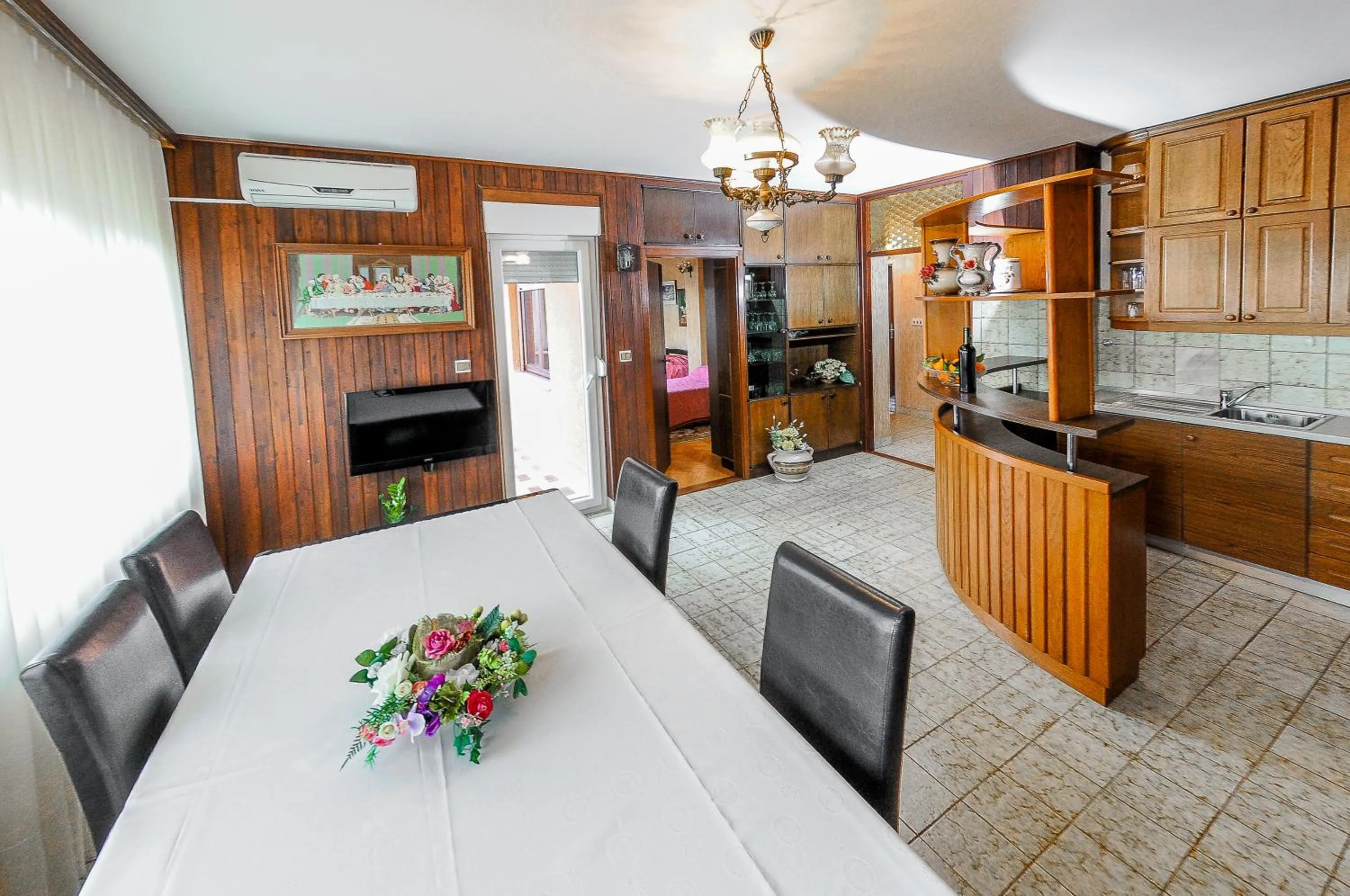 Three-Bedroom Apartment in Apartments Marija