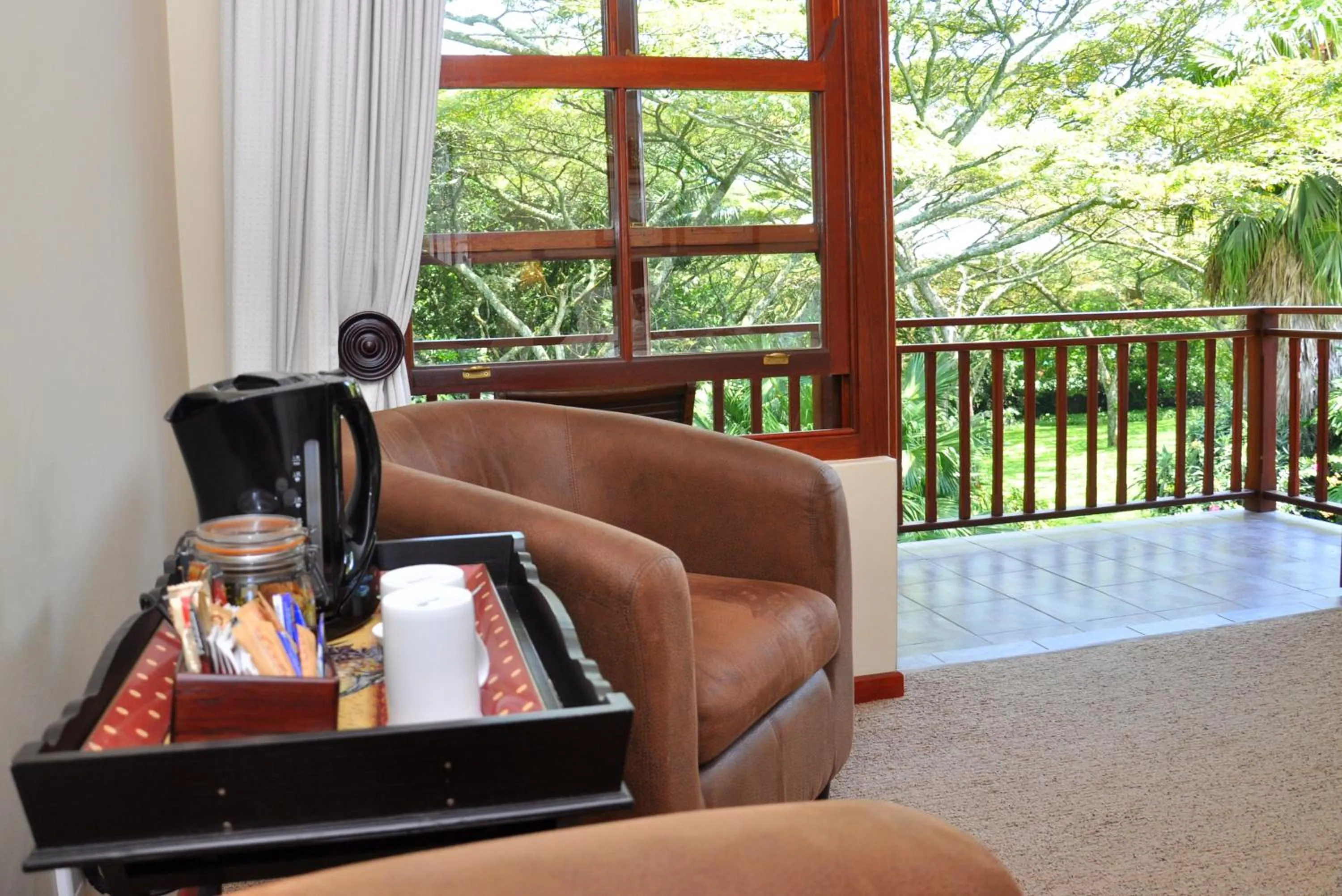 Coffee/tea facilities in Birds of Paradise B&B