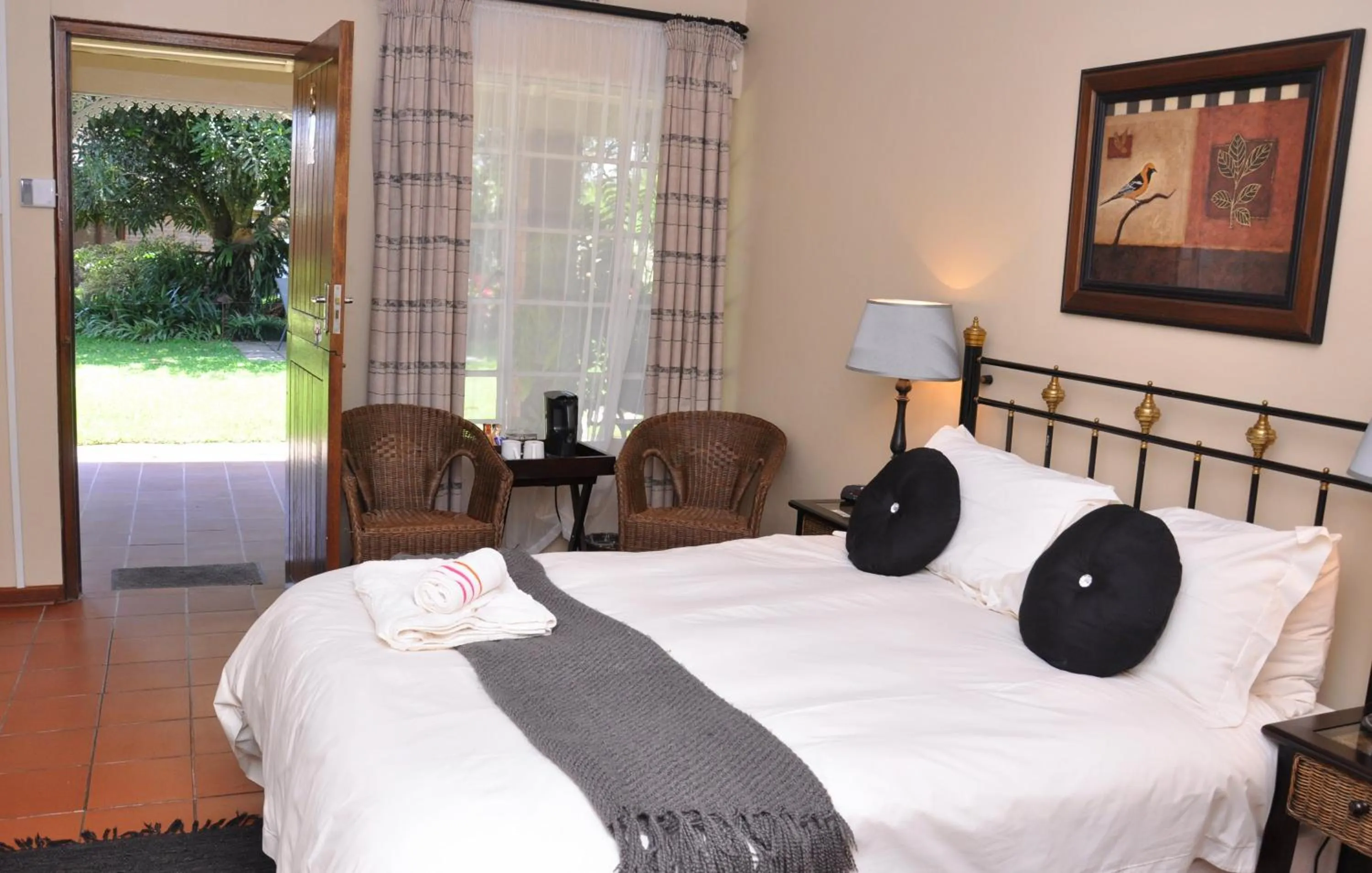 Bedroom, Bed in Birds of Paradise B&B