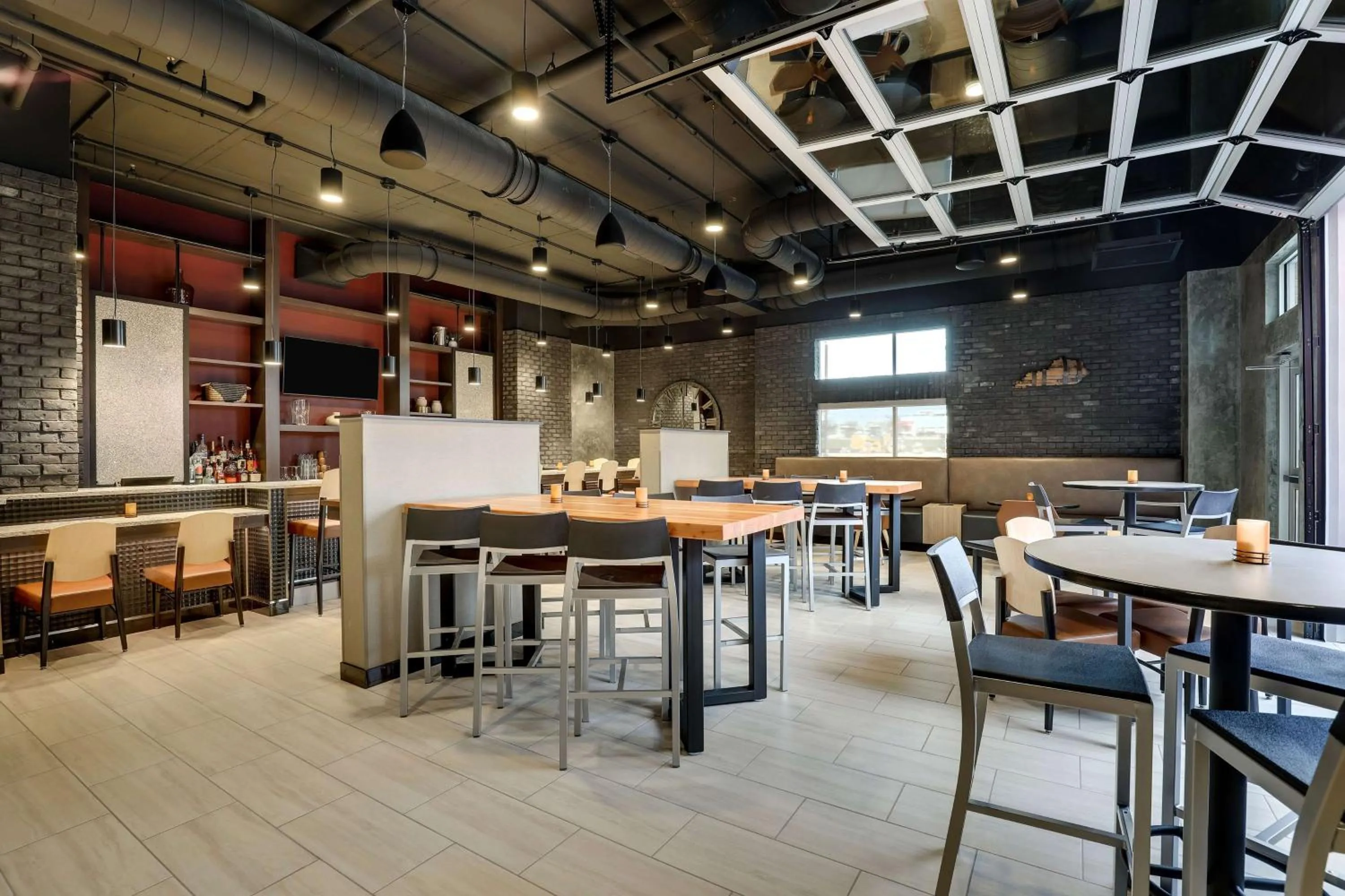 Lounge or bar in Drury Plaza Hotel Cincinnati Florence