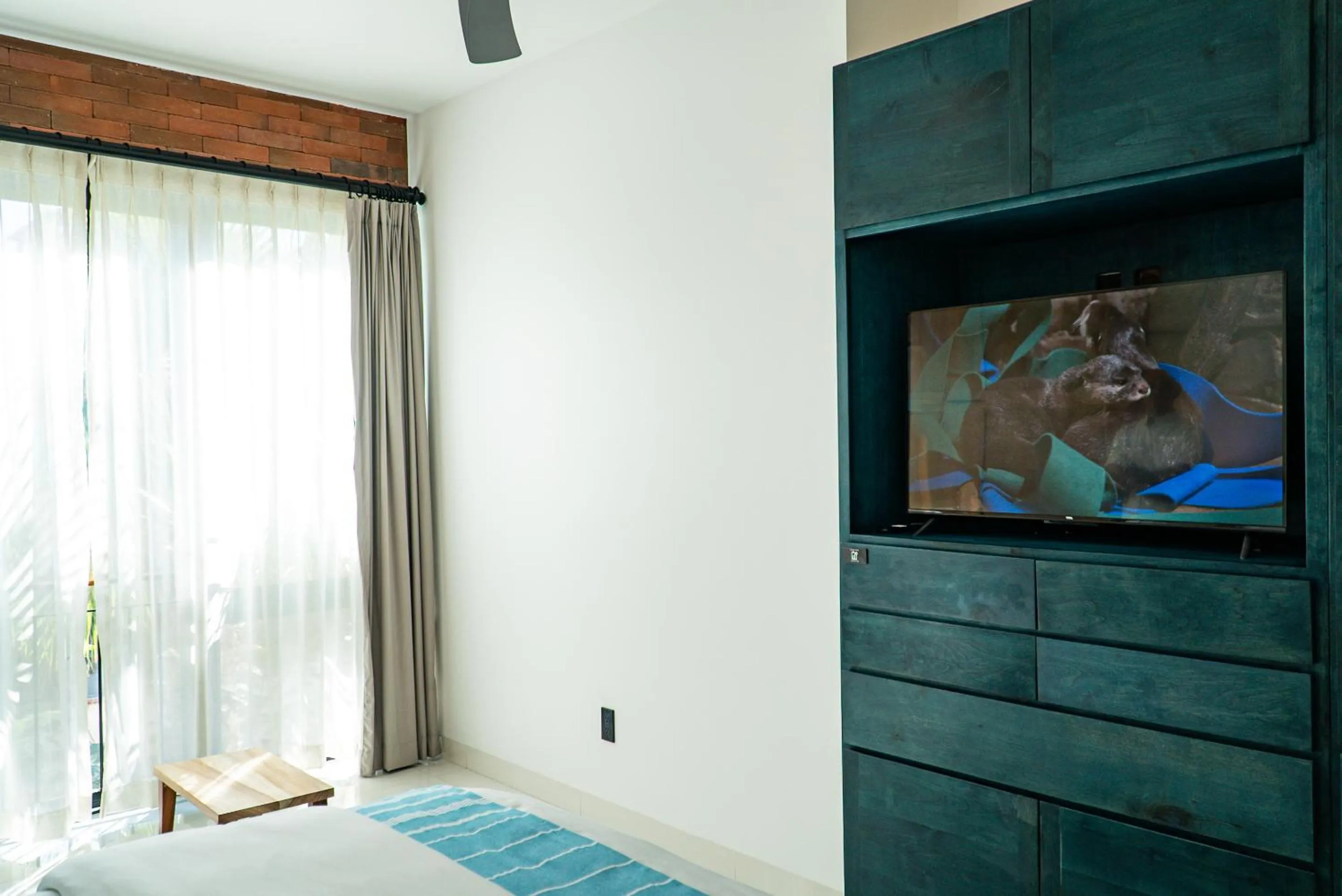 TV and multimedia, Bed in Flamboyan Hotel & Residences
