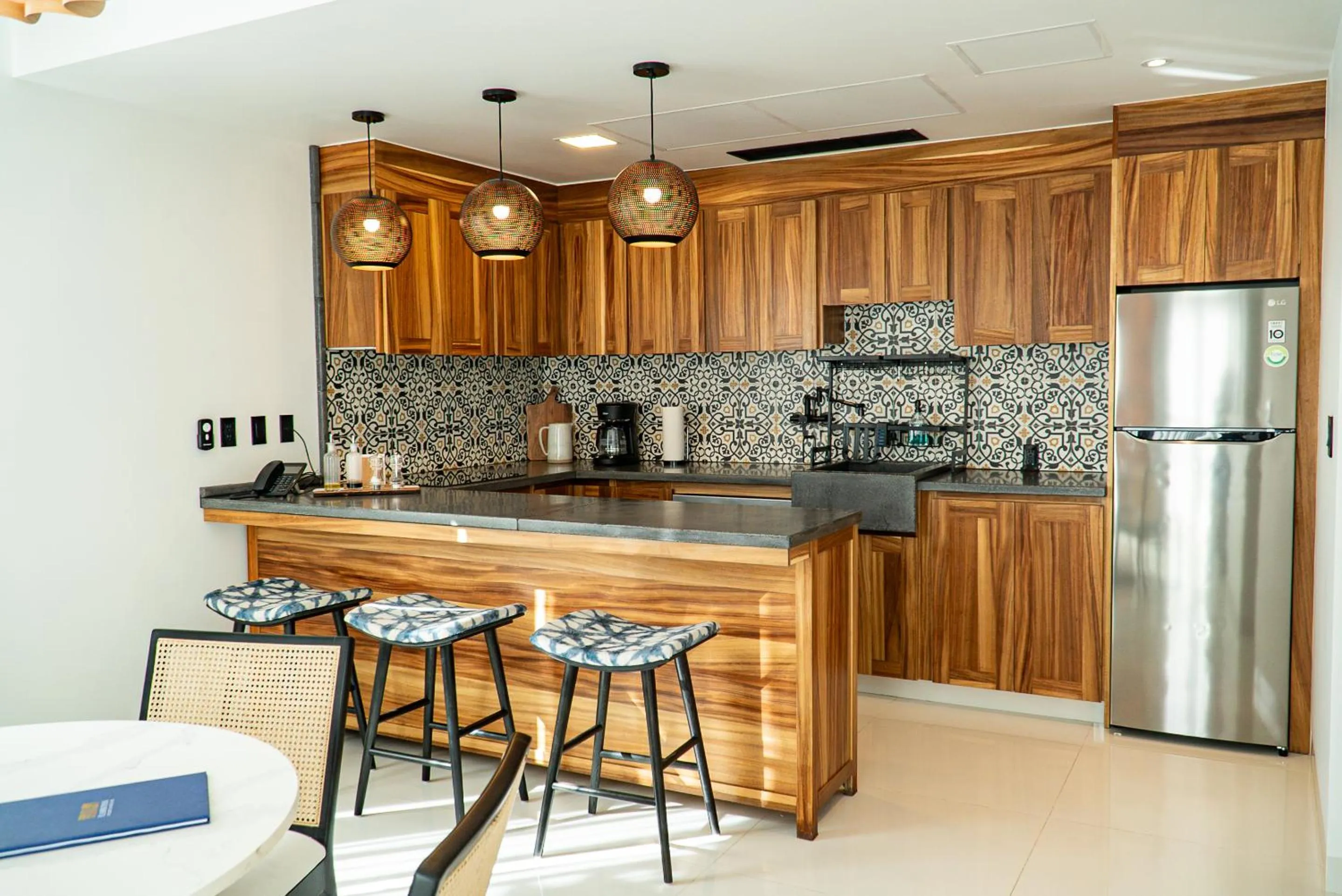Kitchen or kitchenette in Flamboyan Hotel & Residences