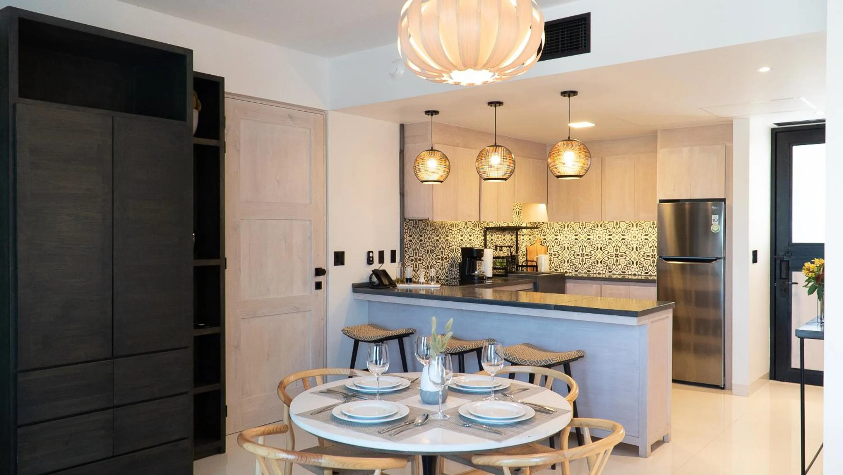 Kitchen or kitchenette in Flamboyan Hotel & Residences