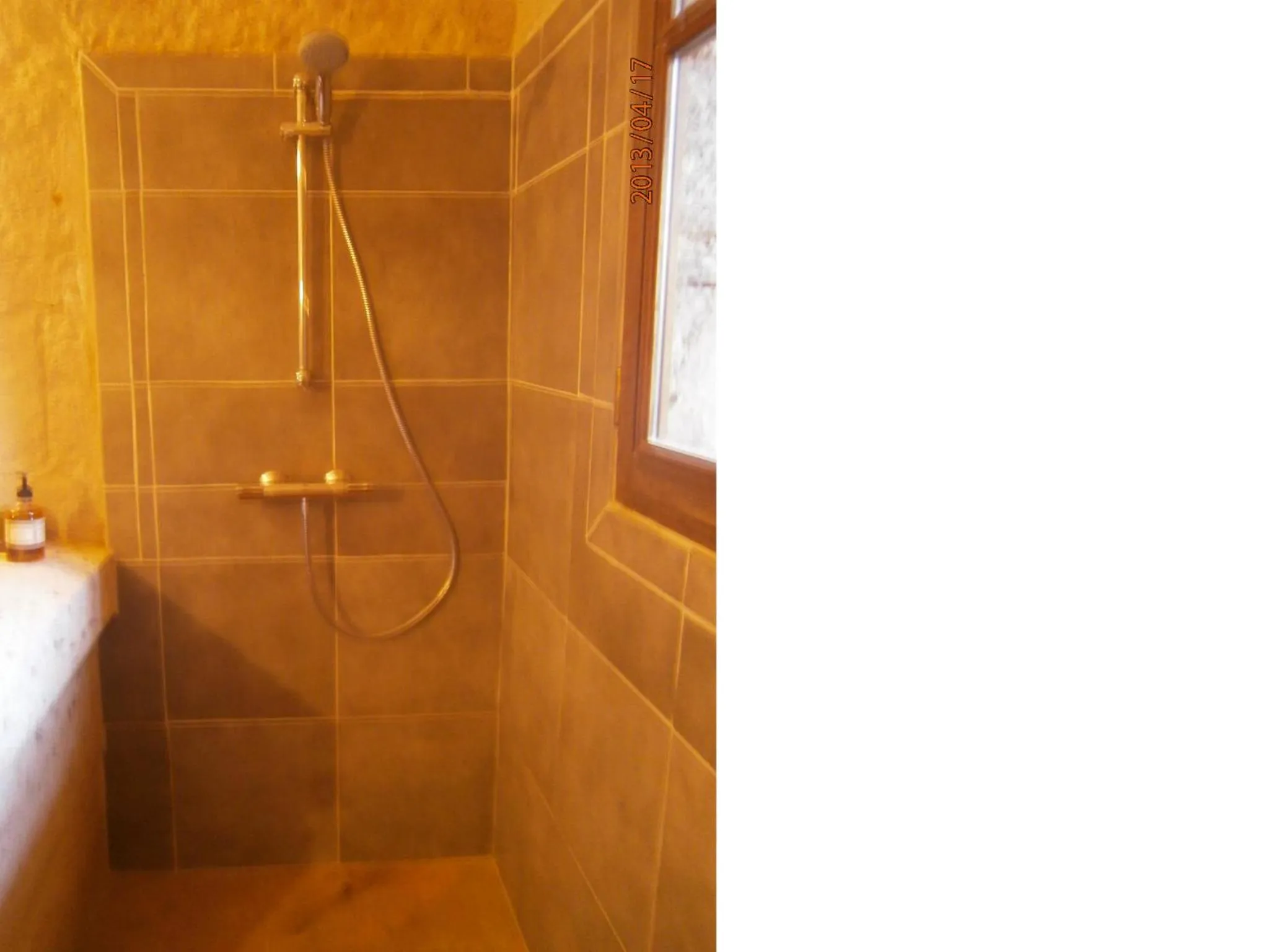 Shower in La Tour Beauvoir