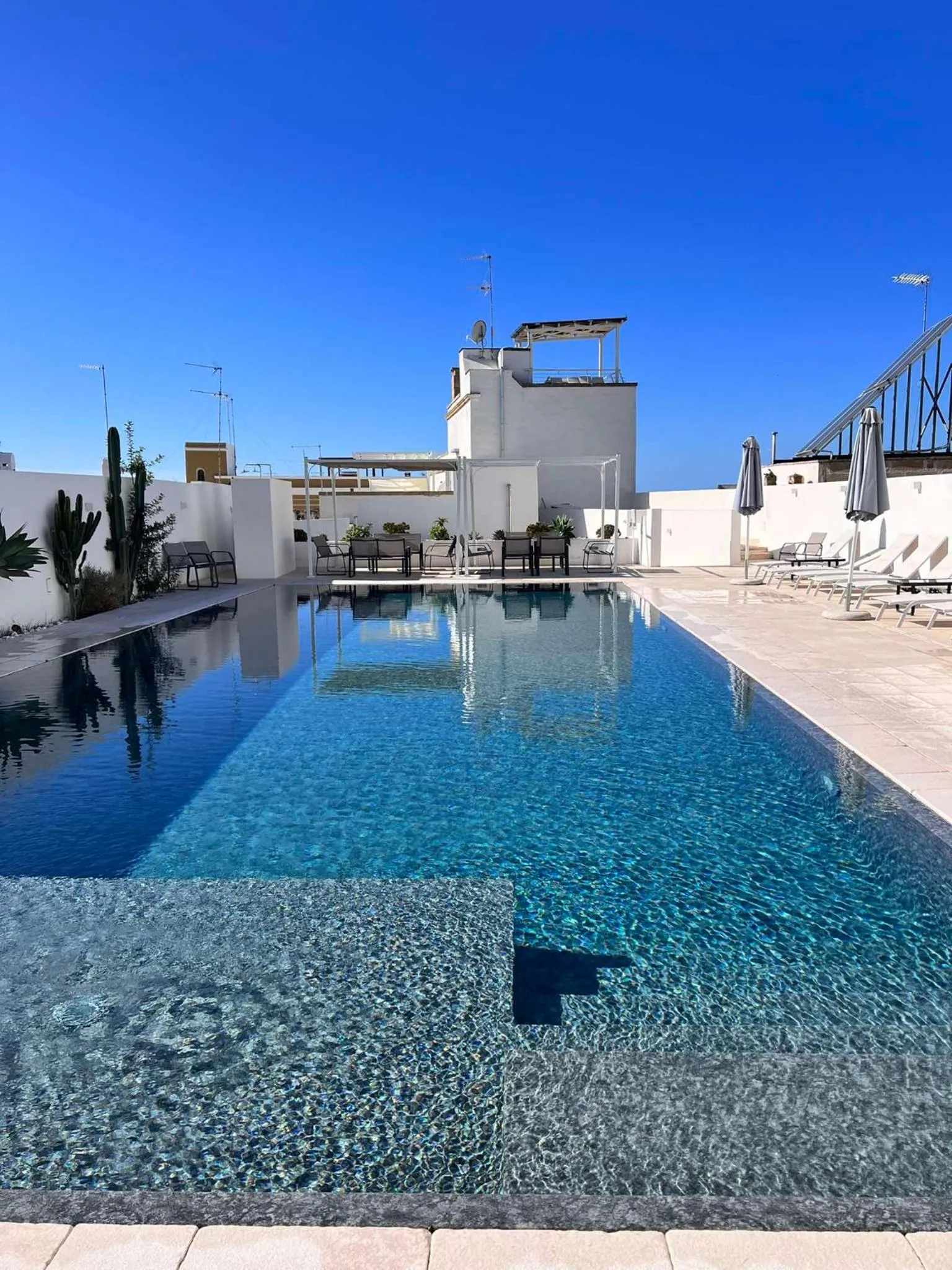 Swimming pool in TS Residence