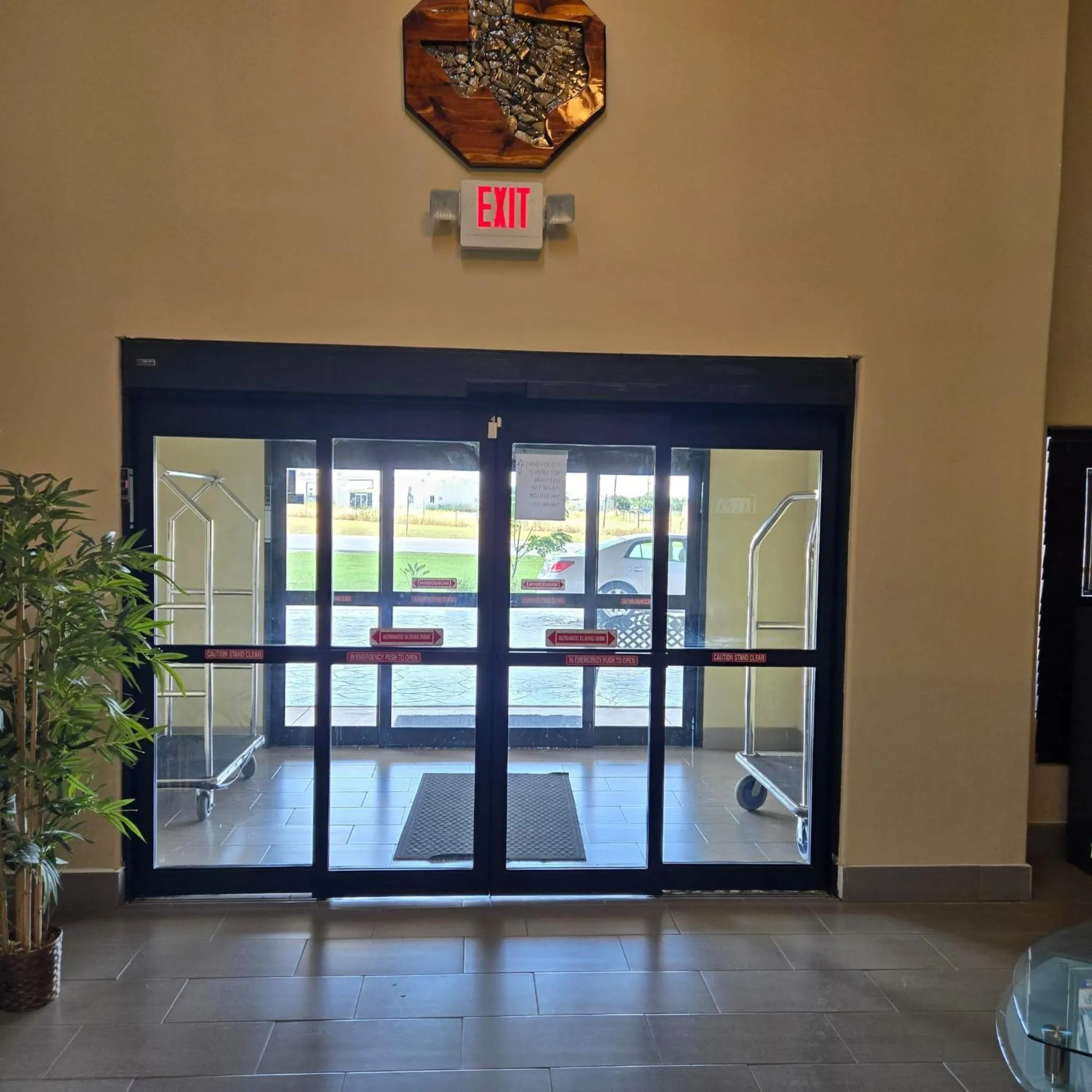 Lobby or reception in Karnes City Lodge