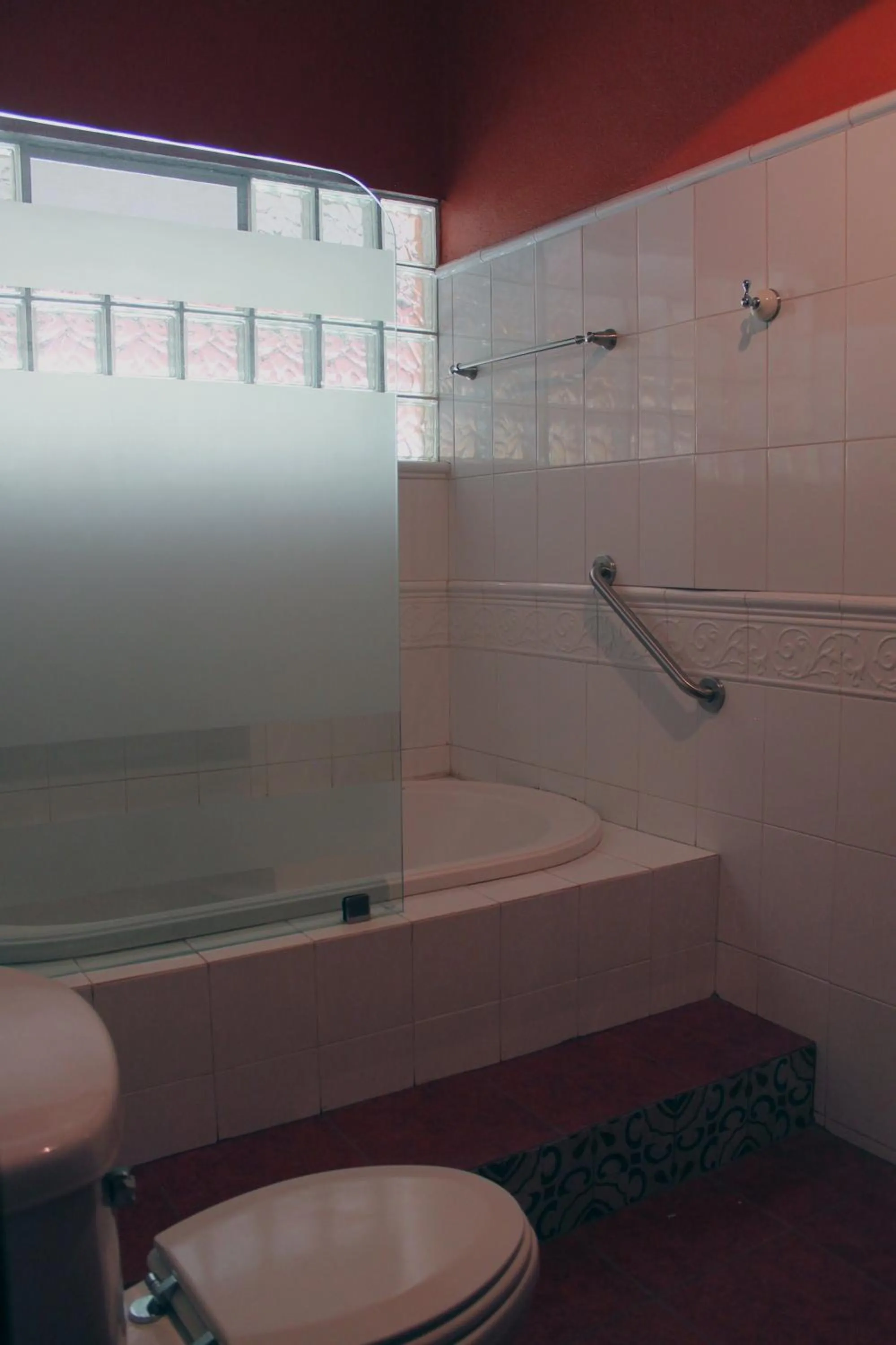 Toilet in Hotel Art Gallery Casona de los Milagros