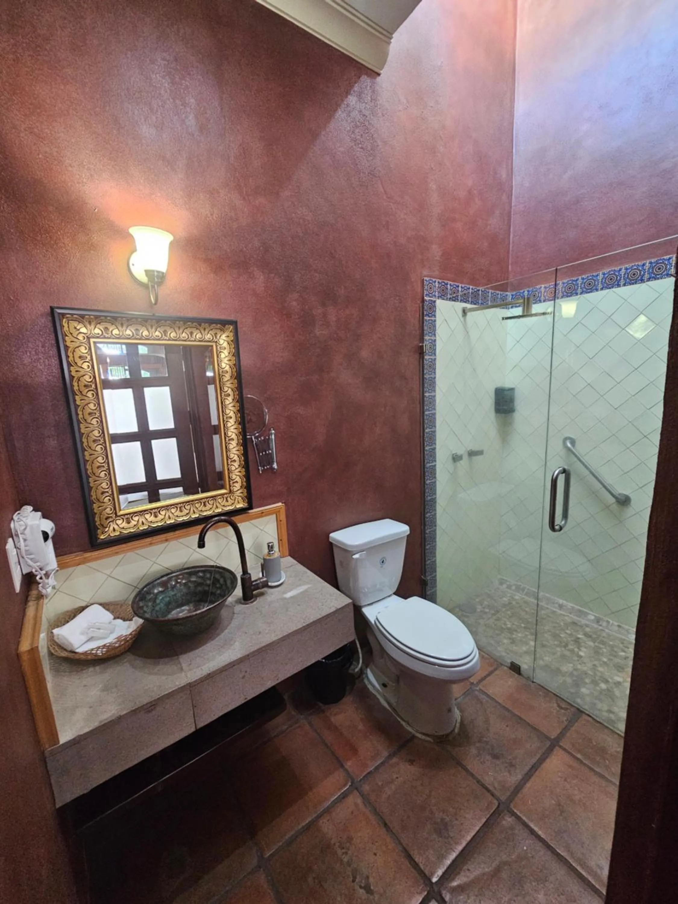 Shower in Hotel Art Gallery Casona de los Milagros