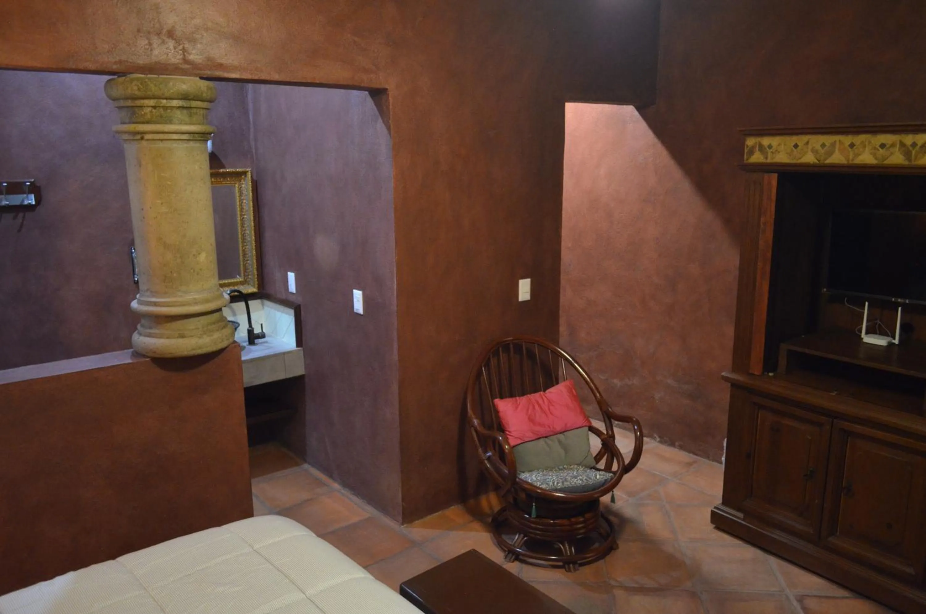 Toilet, Bed in Hotel Art Gallery Casona de los Milagros