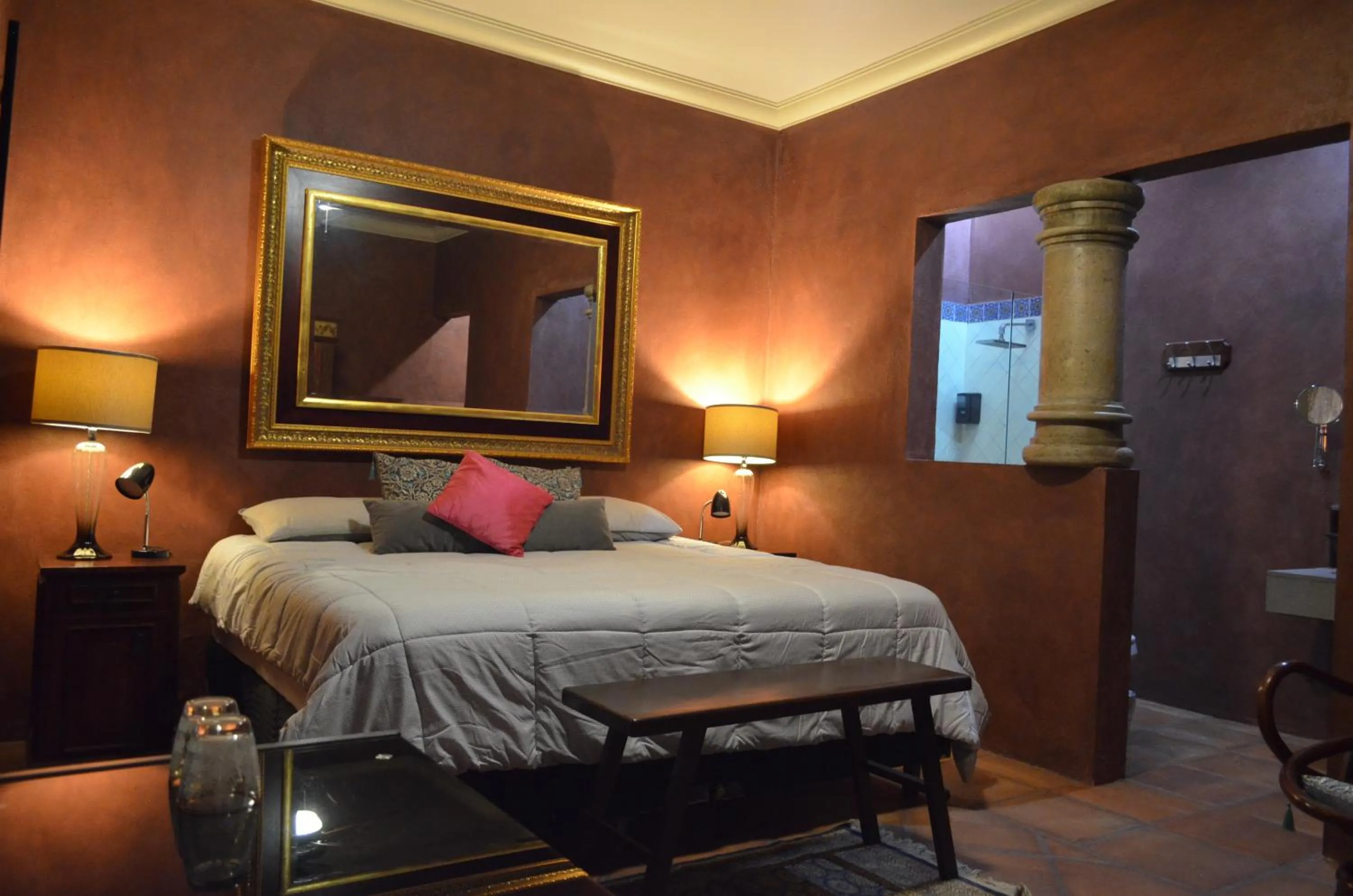 Shower, Bed in Hotel Art Gallery Casona de los Milagros