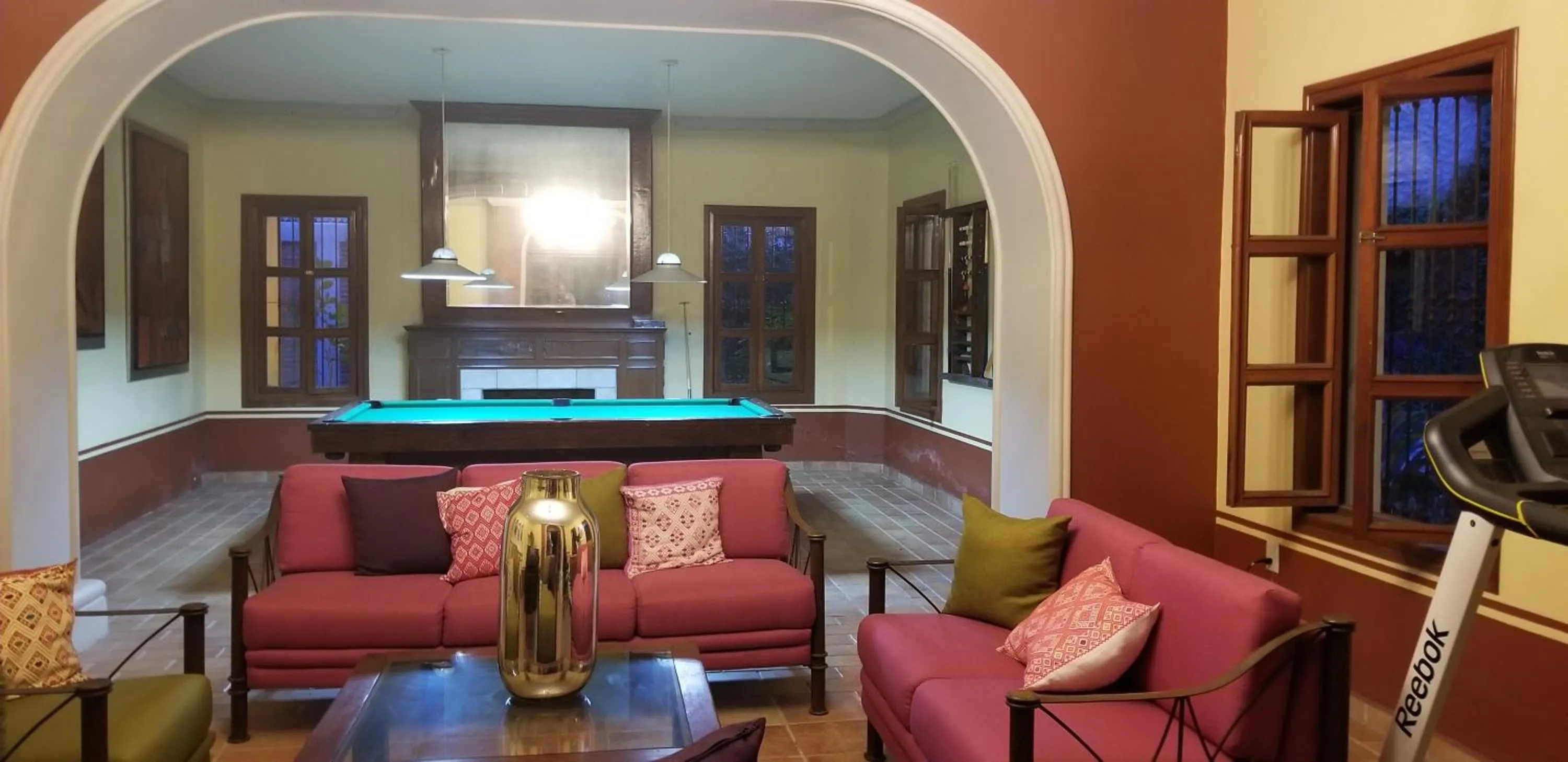 TV and multimedia in Hotel Art Gallery Casona de los Milagros