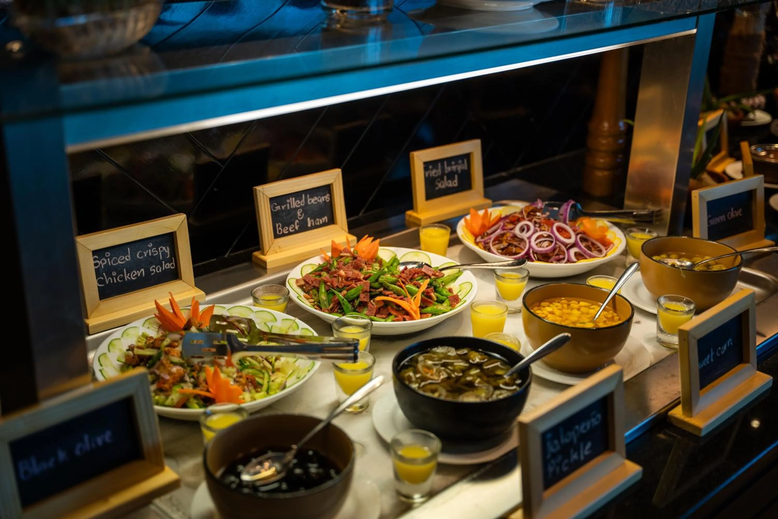 Restaurant/places to eat in Sofia Colombo City Hotel