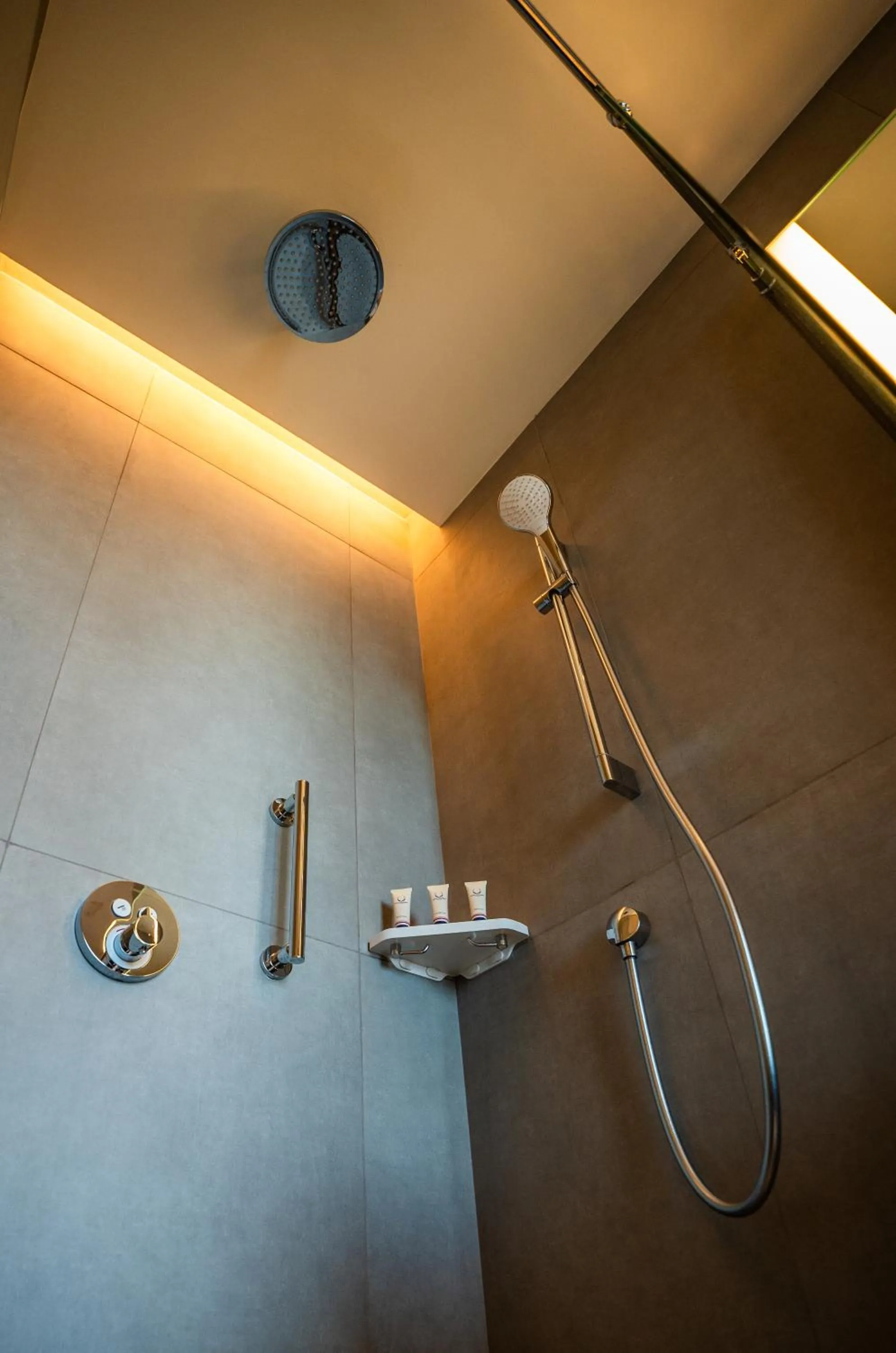 Shower in Sofia Colombo City Hotel