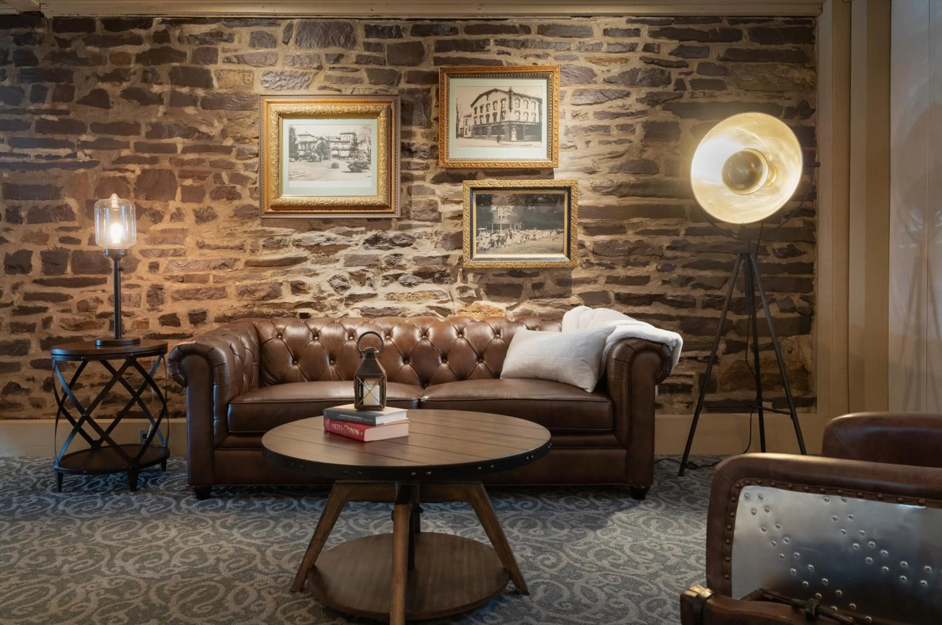 Seating area in Pine Barn Inn