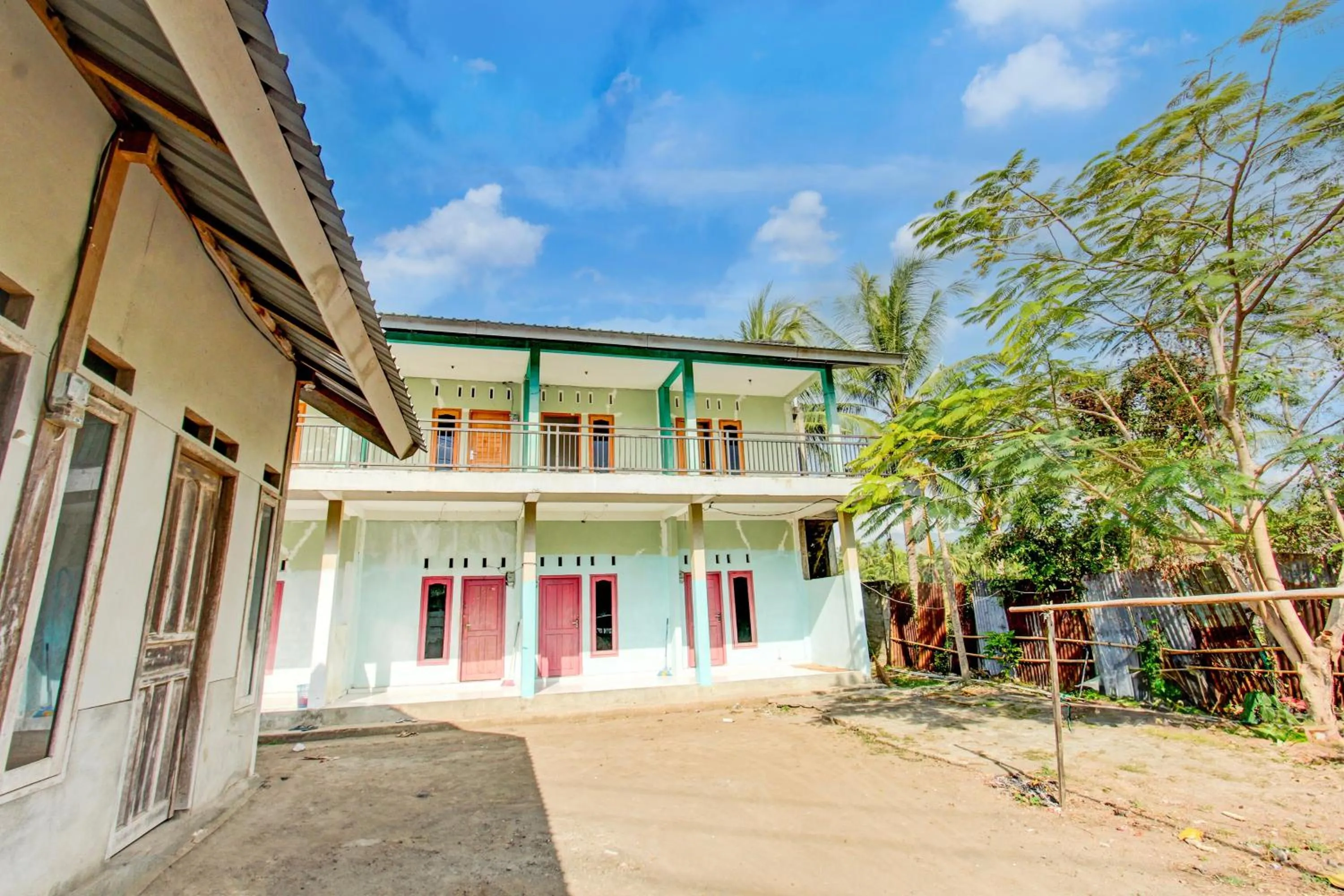 Facade/entrance in OYO Life 93015 Kos Anto