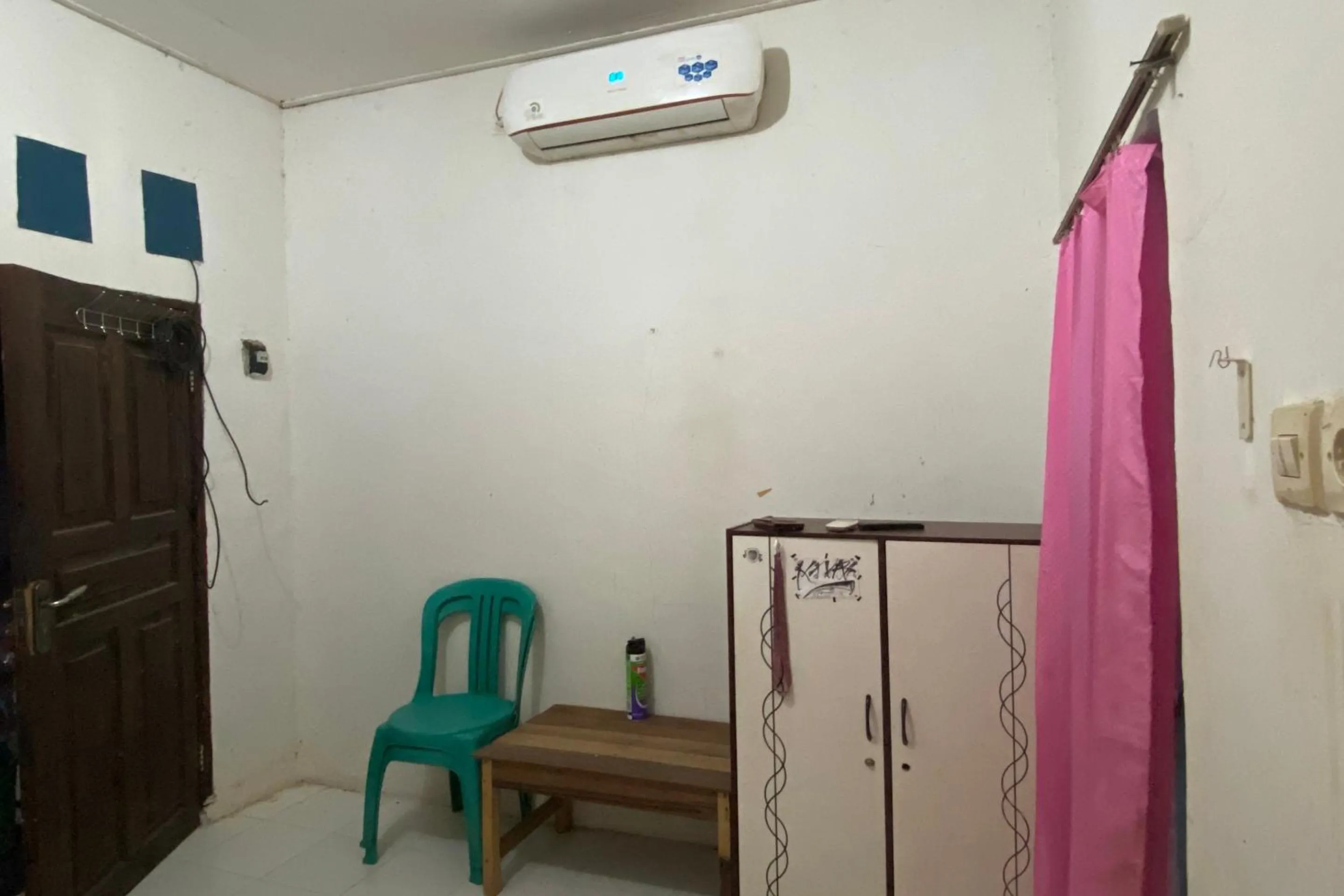 Bedroom in OYO Life 93259 Kos Kurnia