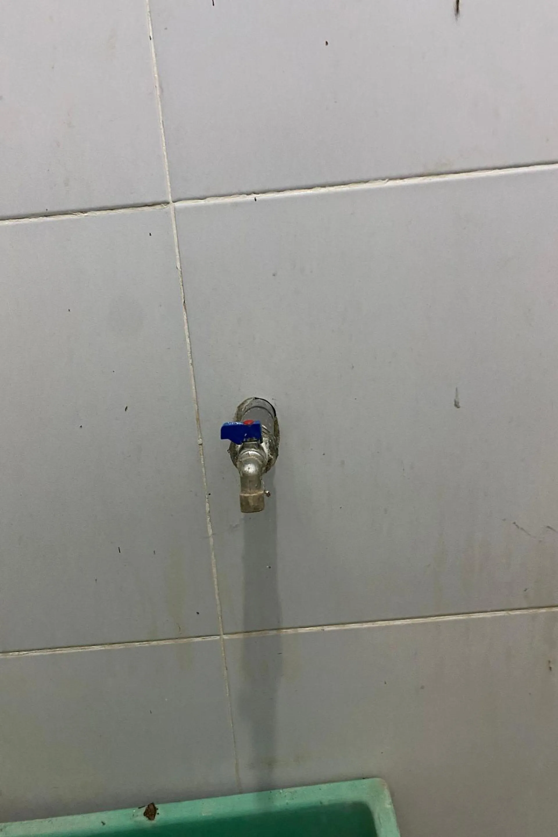 Bathroom in OYO Life 93259 Kos Kurnia