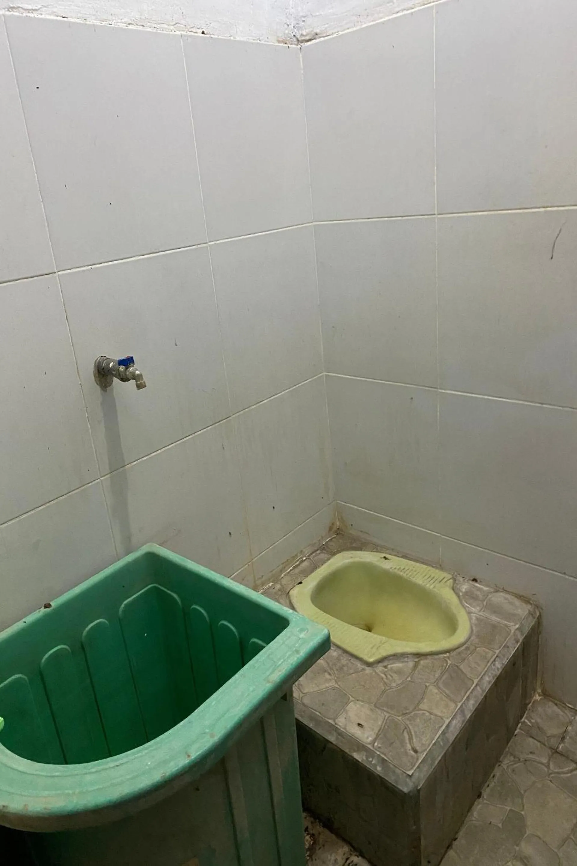 Bathroom in OYO Life 93259 Kos Kurnia