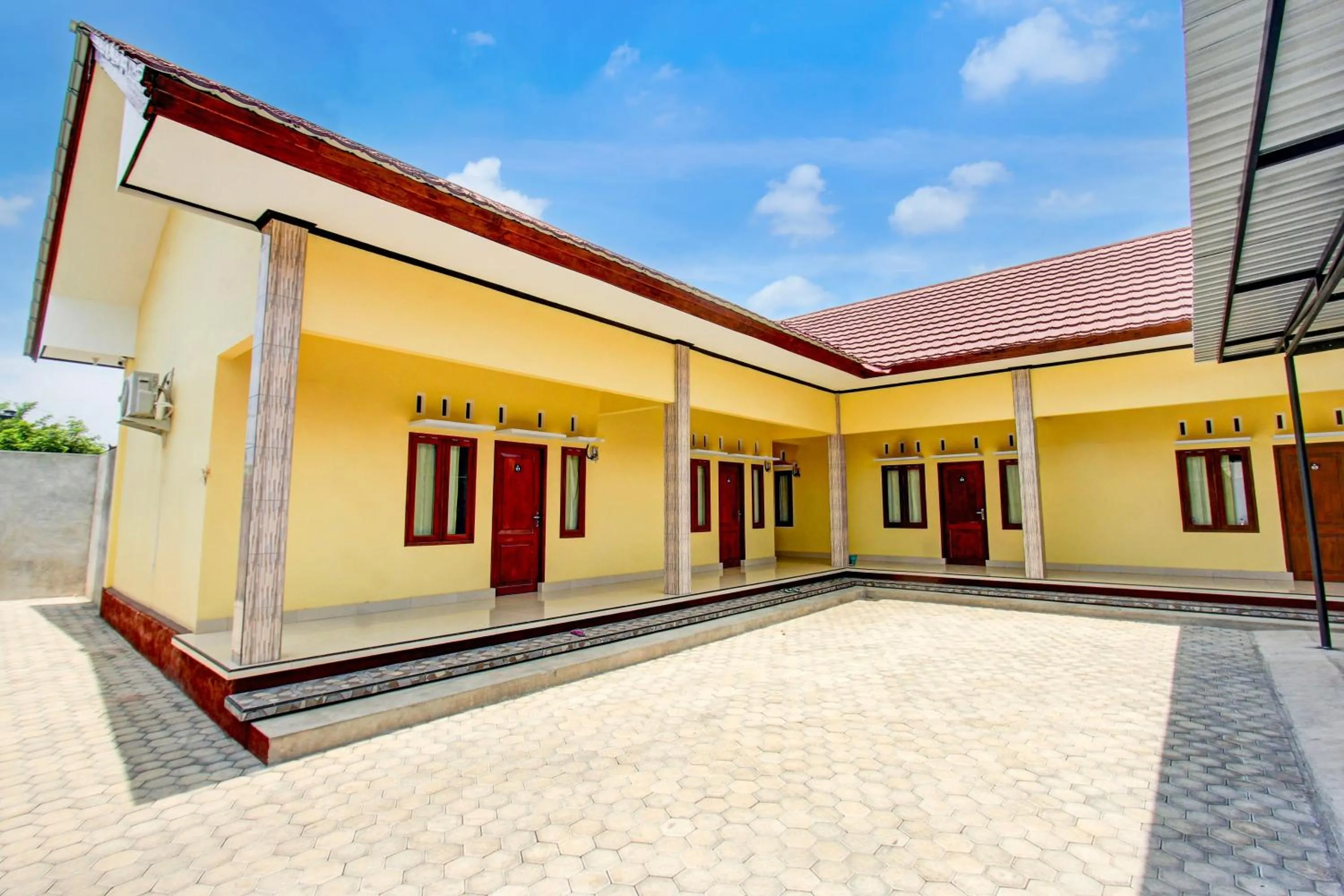 Facade/entrance in OYO Life 93255 Kosan Teratai Jaya