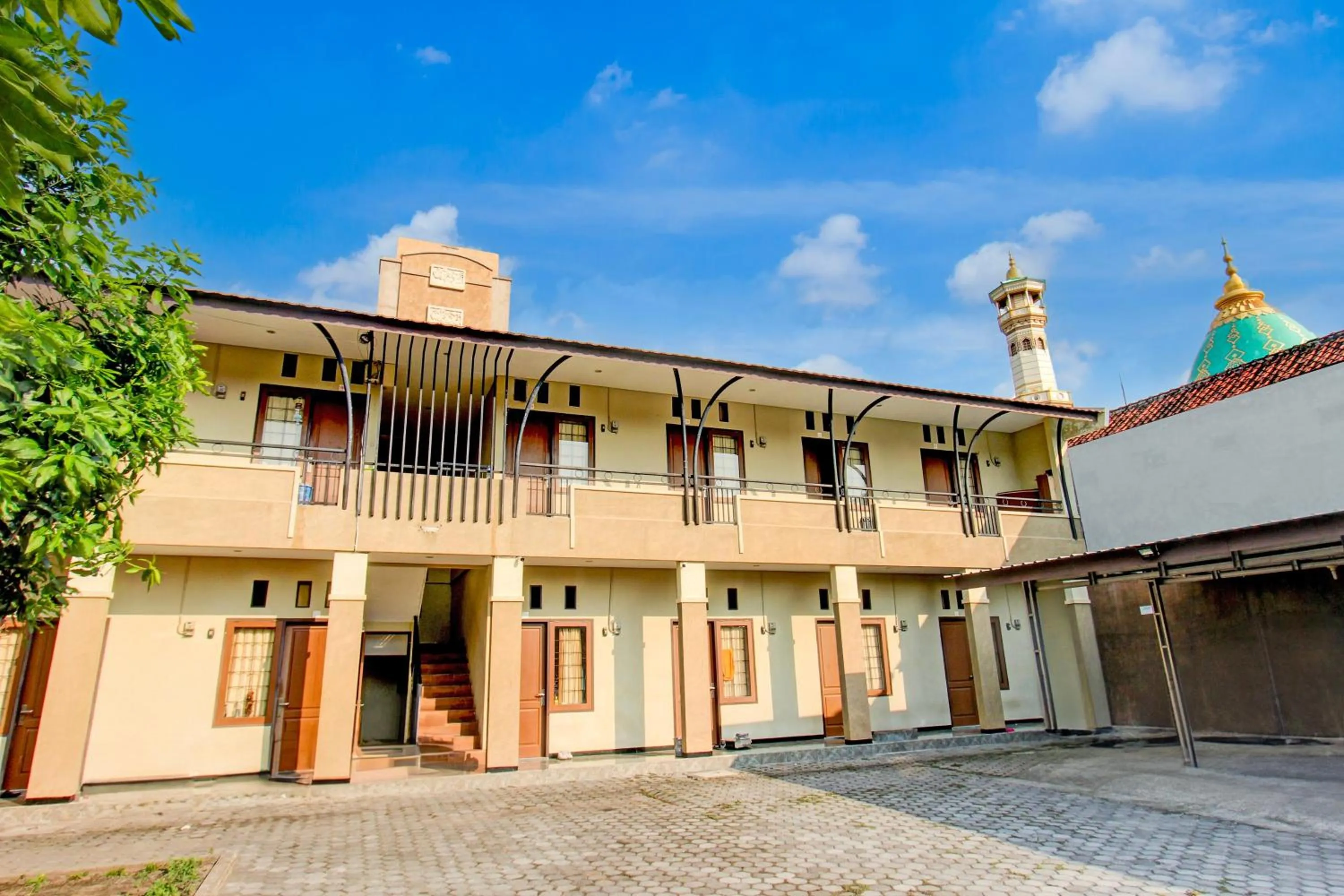 Facade/entrance in OYO Life 93284 Kos Cendana Raya