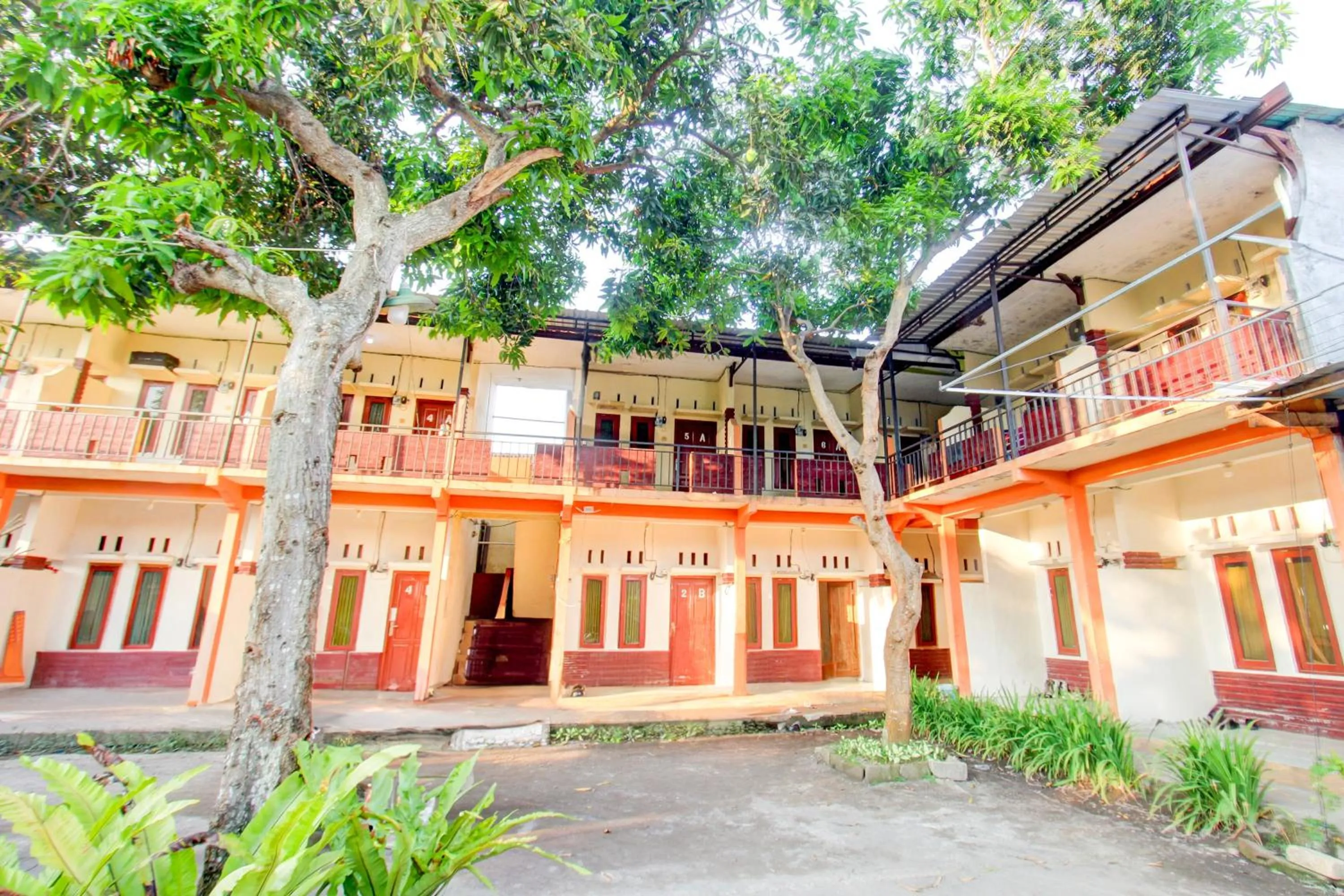 Facade/entrance in OYO Life 93257 Kos Anugerah