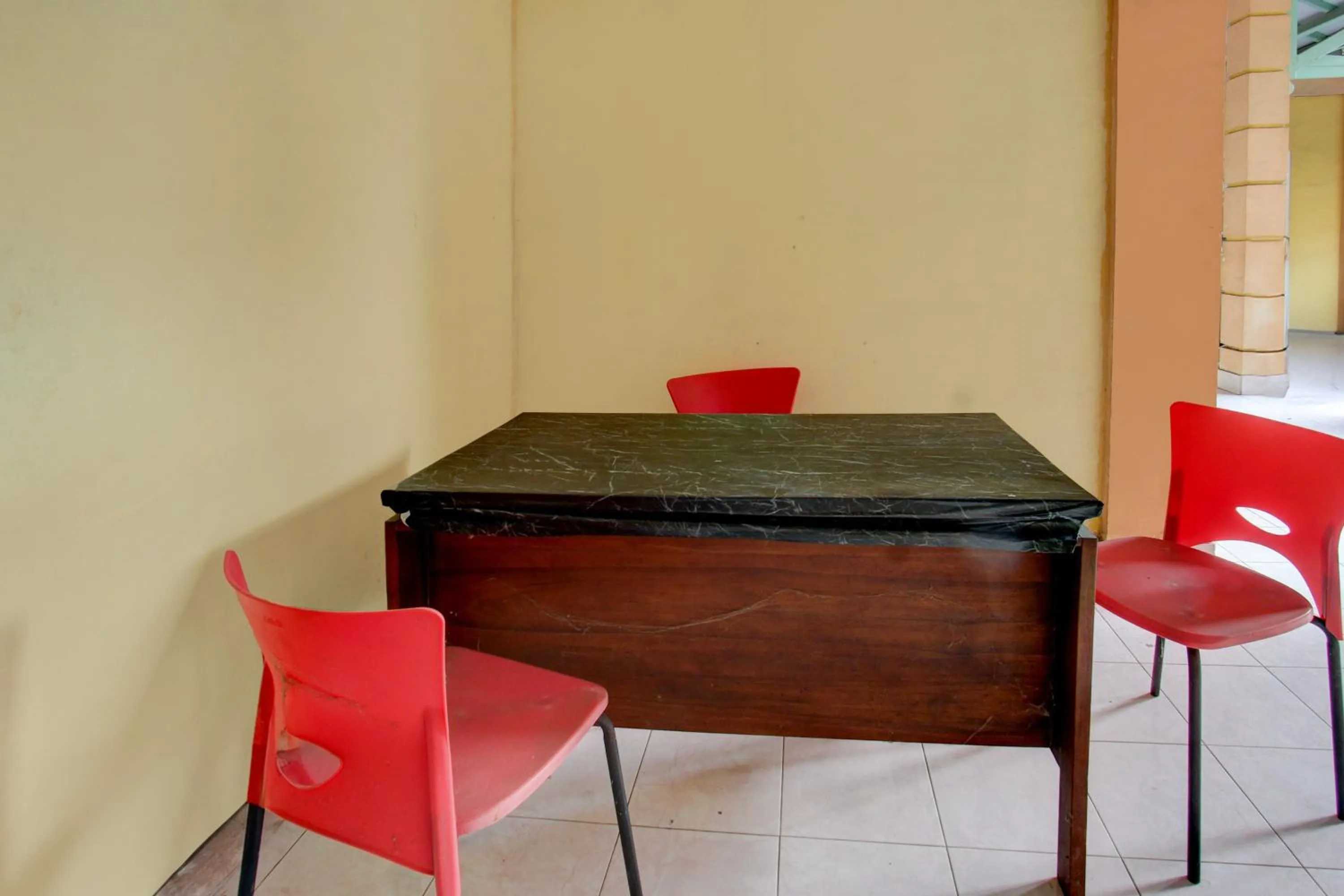 Lobby or reception in OYO Life 93265 Kos Cendana Seruni Raya