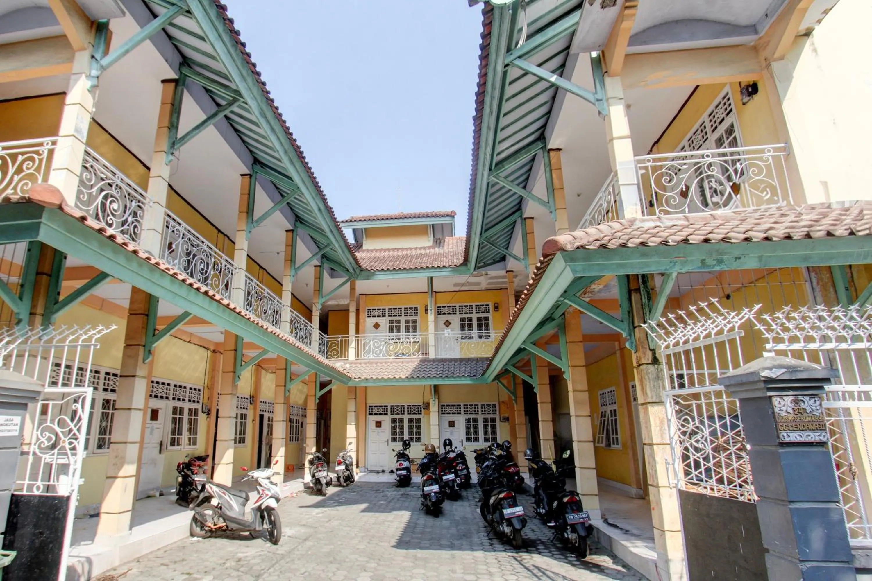 Facade/entrance in OYO Life 93265 Kos Cendana Seruni Raya