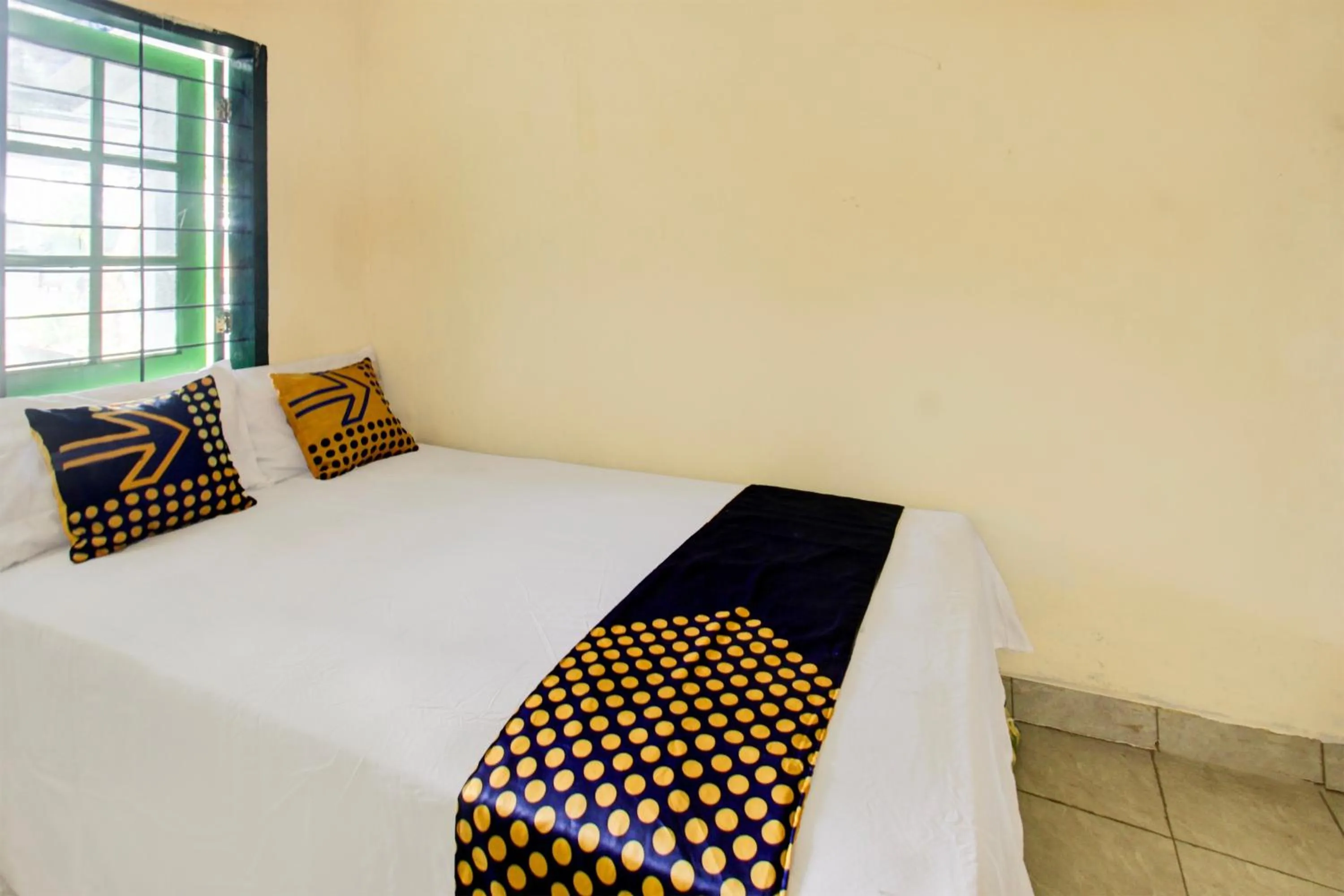 Bedroom, Bed in OYO Life 93256 Kos Meninting