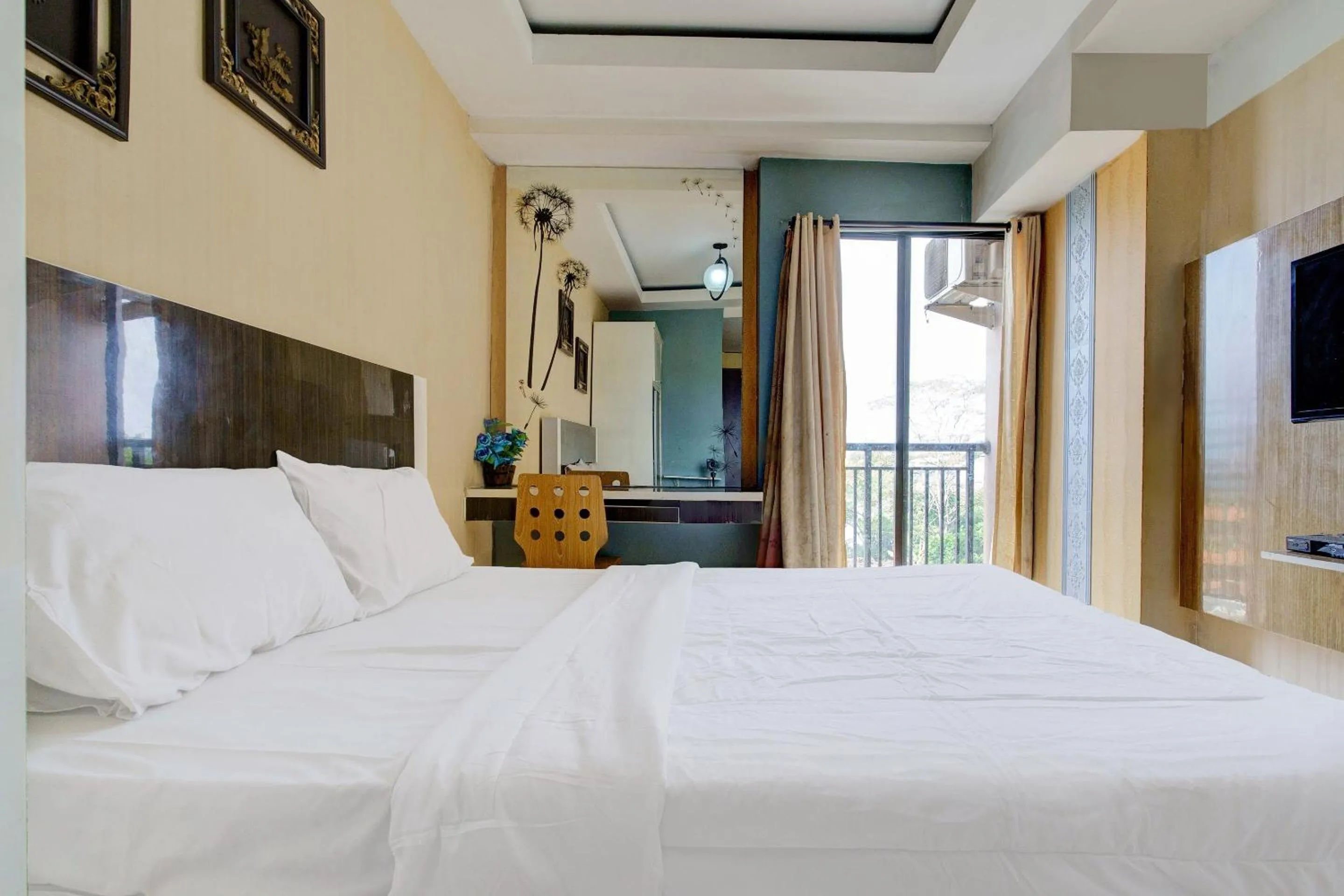 Bedroom, Bed in OYO Life 93310 Apartemen Tamansari Panoramic By Santuy 2