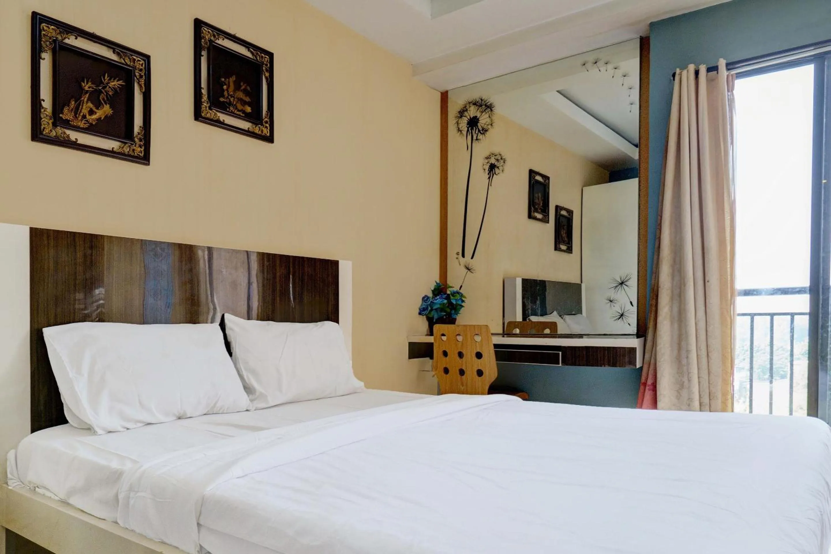 Bedroom, Bed in OYO Life 93310 Apartemen Tamansari Panoramic By Santuy 2