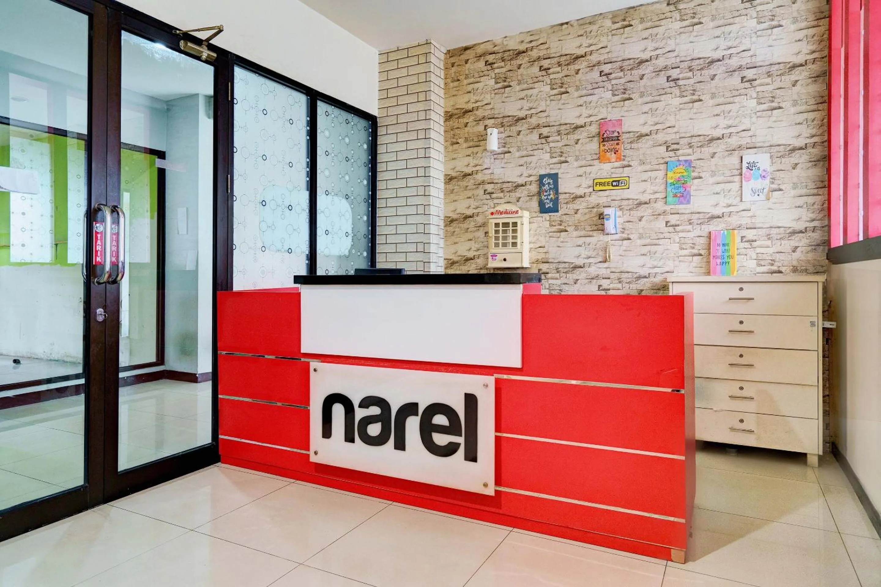 Lobby or reception in OYO Life 93310 Apartemen Tamansari Panoramic By Santuy 2