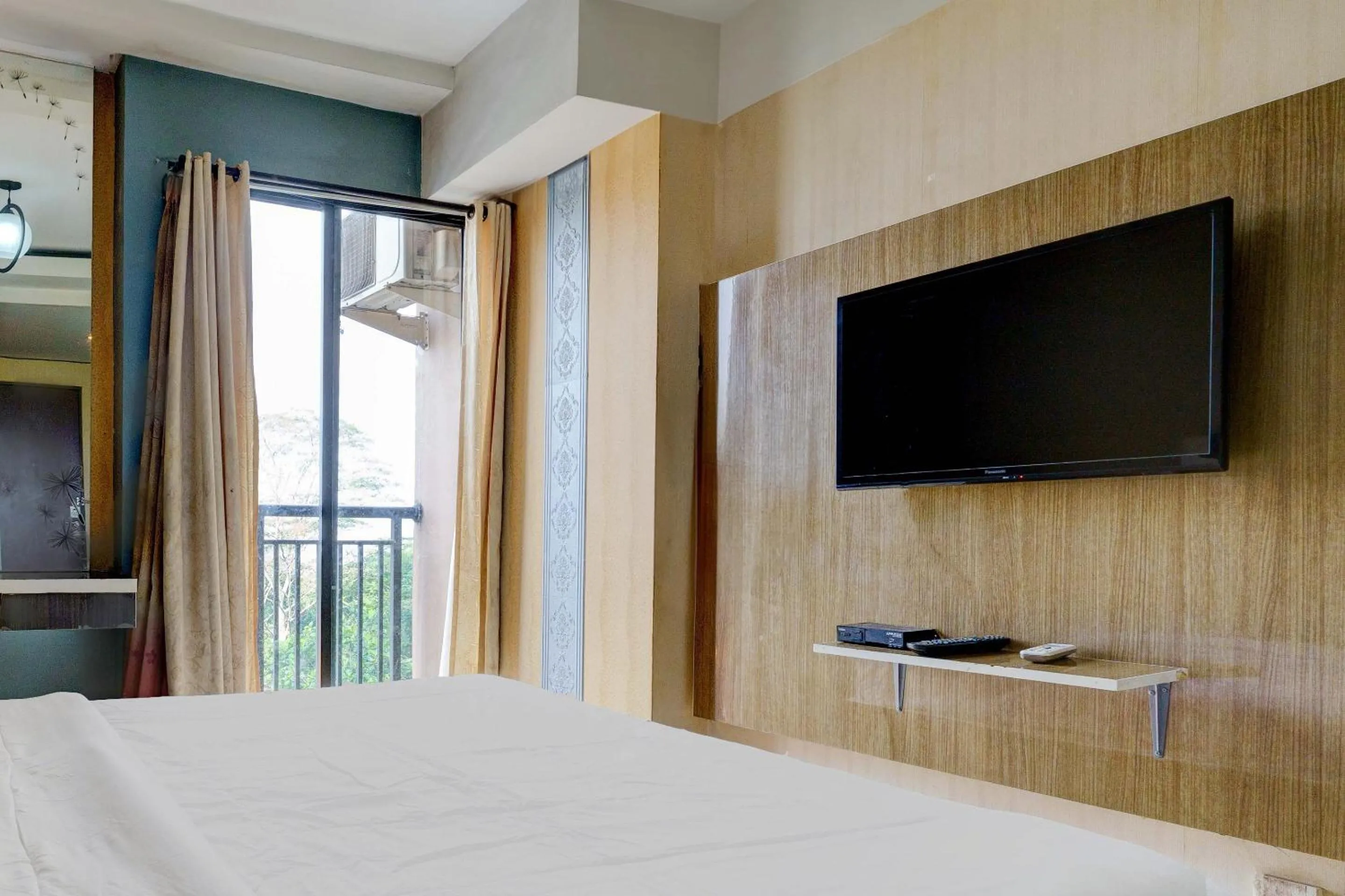 Bedroom, Bed in OYO Life 93310 Apartemen Tamansari Panoramic By Santuy 2