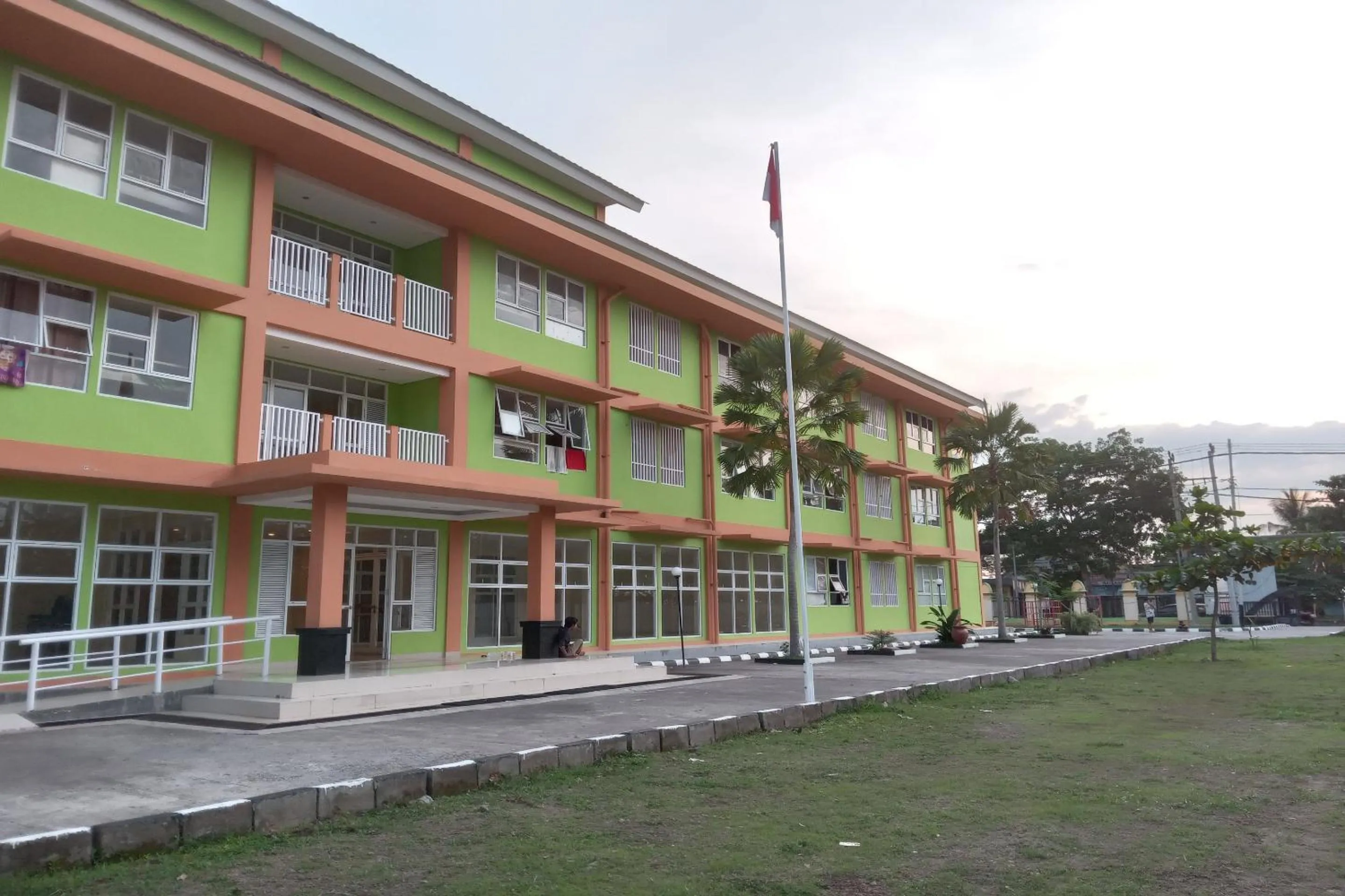 Property building in OYO Life 93399 Kos Batulayar