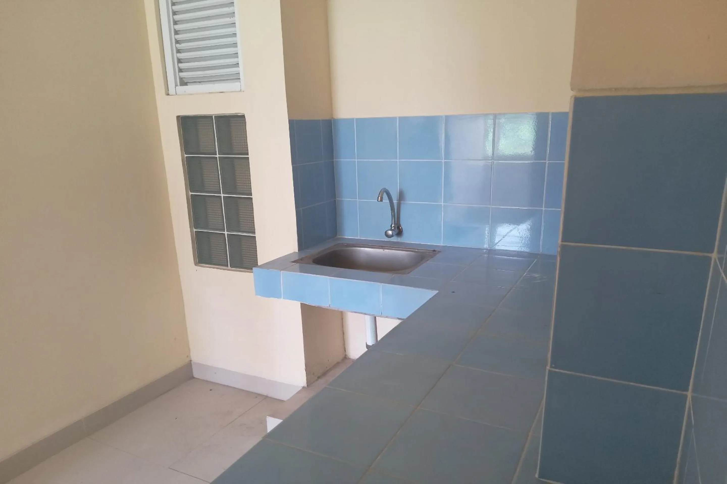 Bedroom in OYO Life 93399 Kos Batulayar