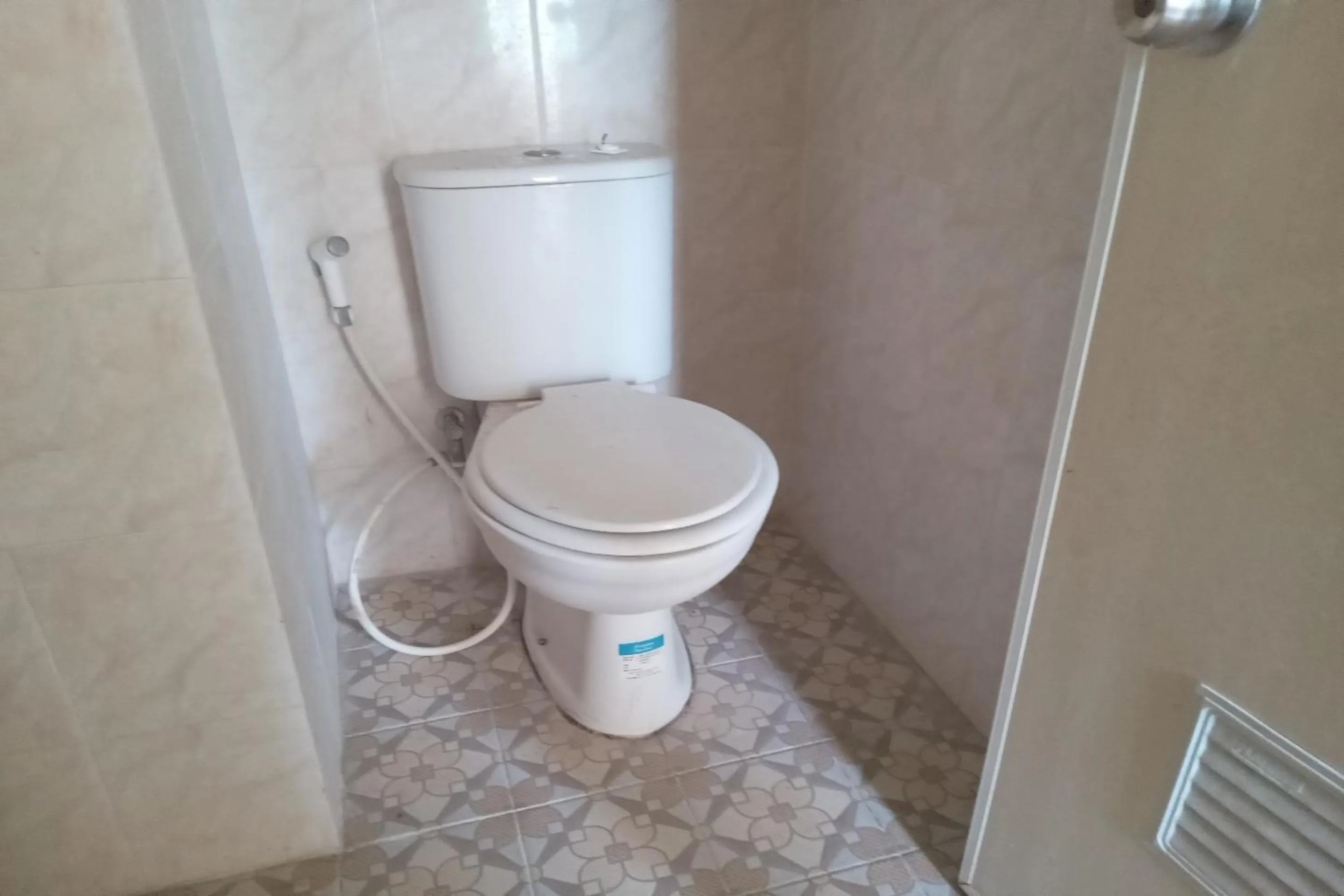 Bathroom in OYO Life 93399 Kos Batulayar