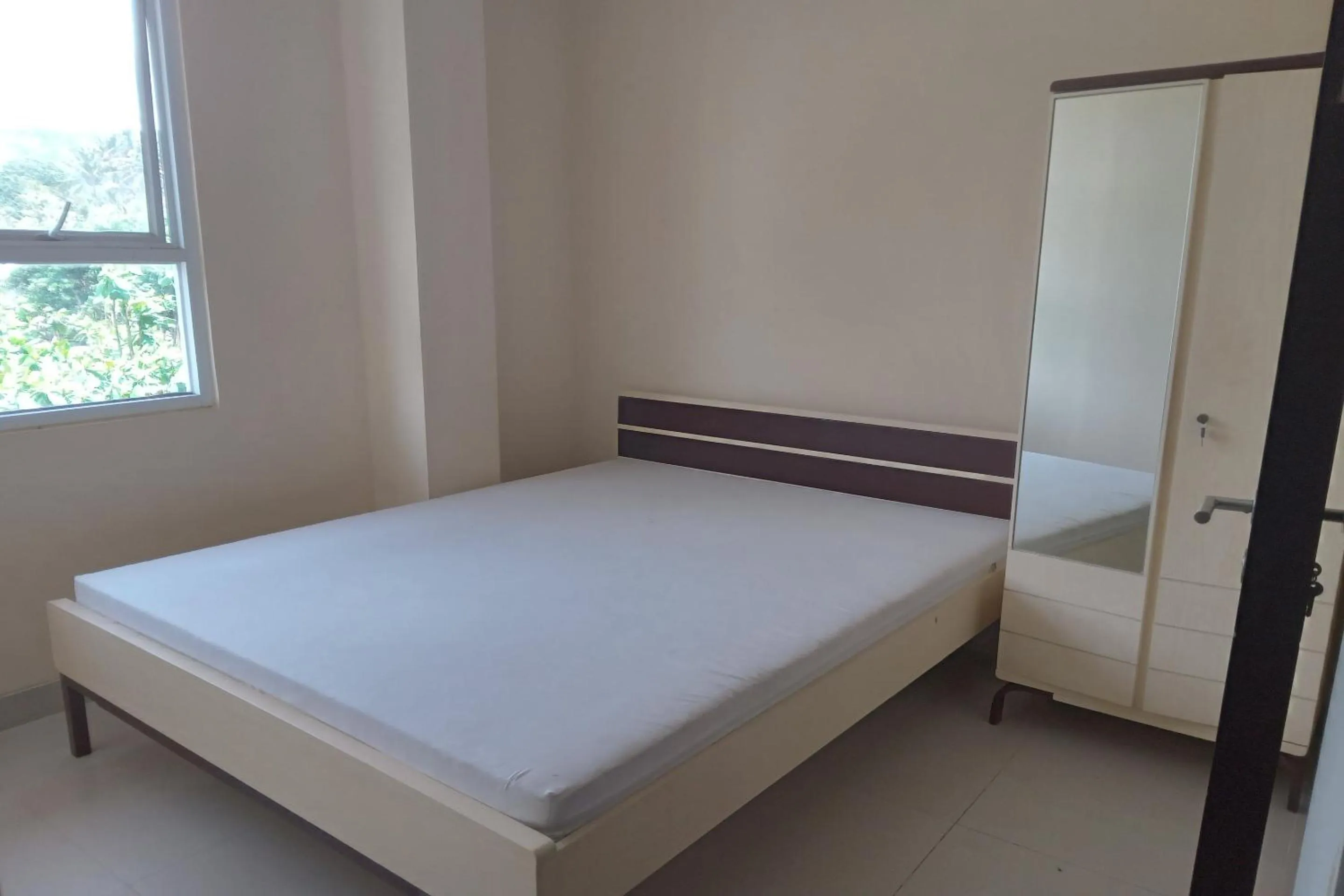 Bedroom, Bed in OYO Life 93399 Kos Batulayar