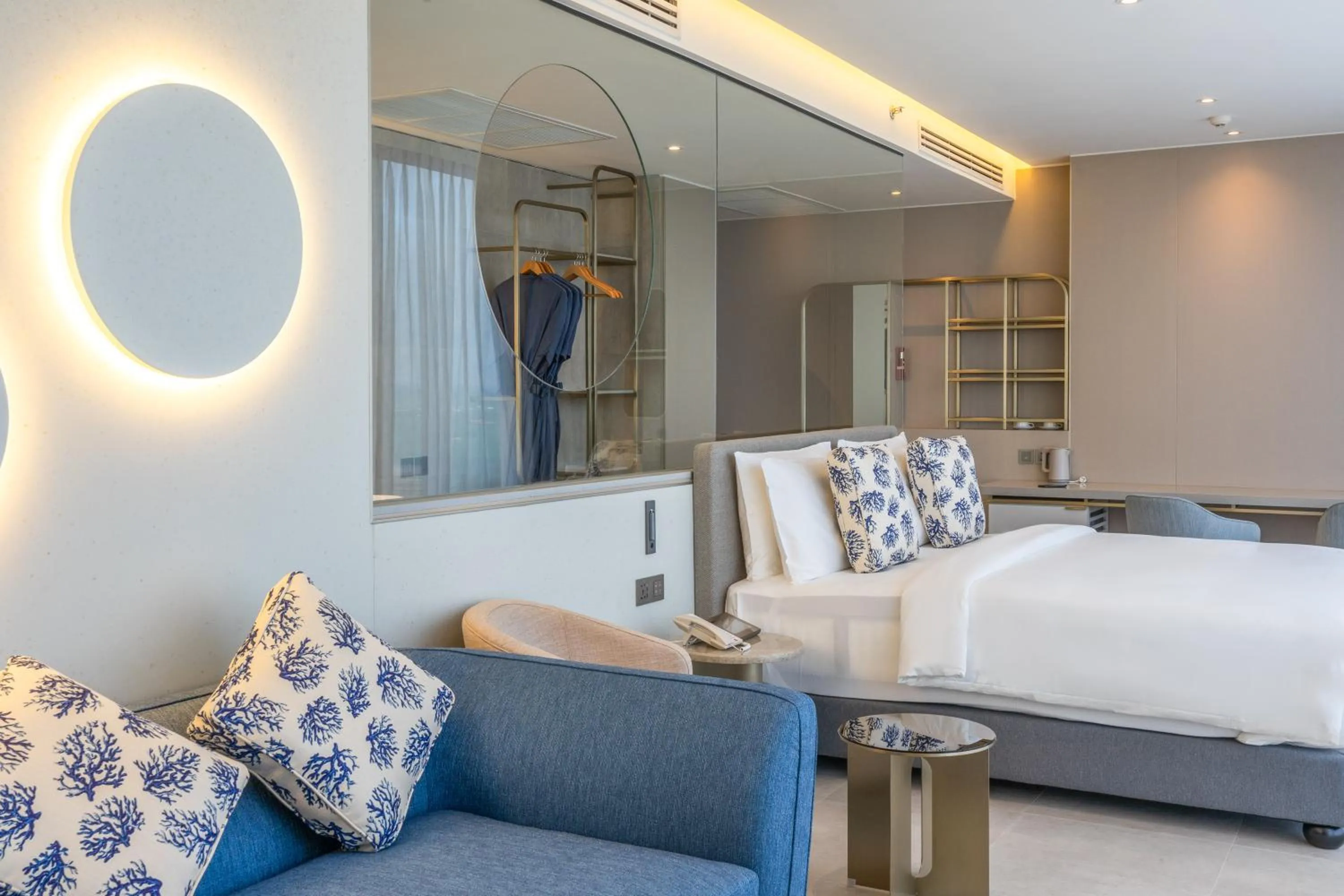 Seating area, Bed in Akara Hotel Pattaya