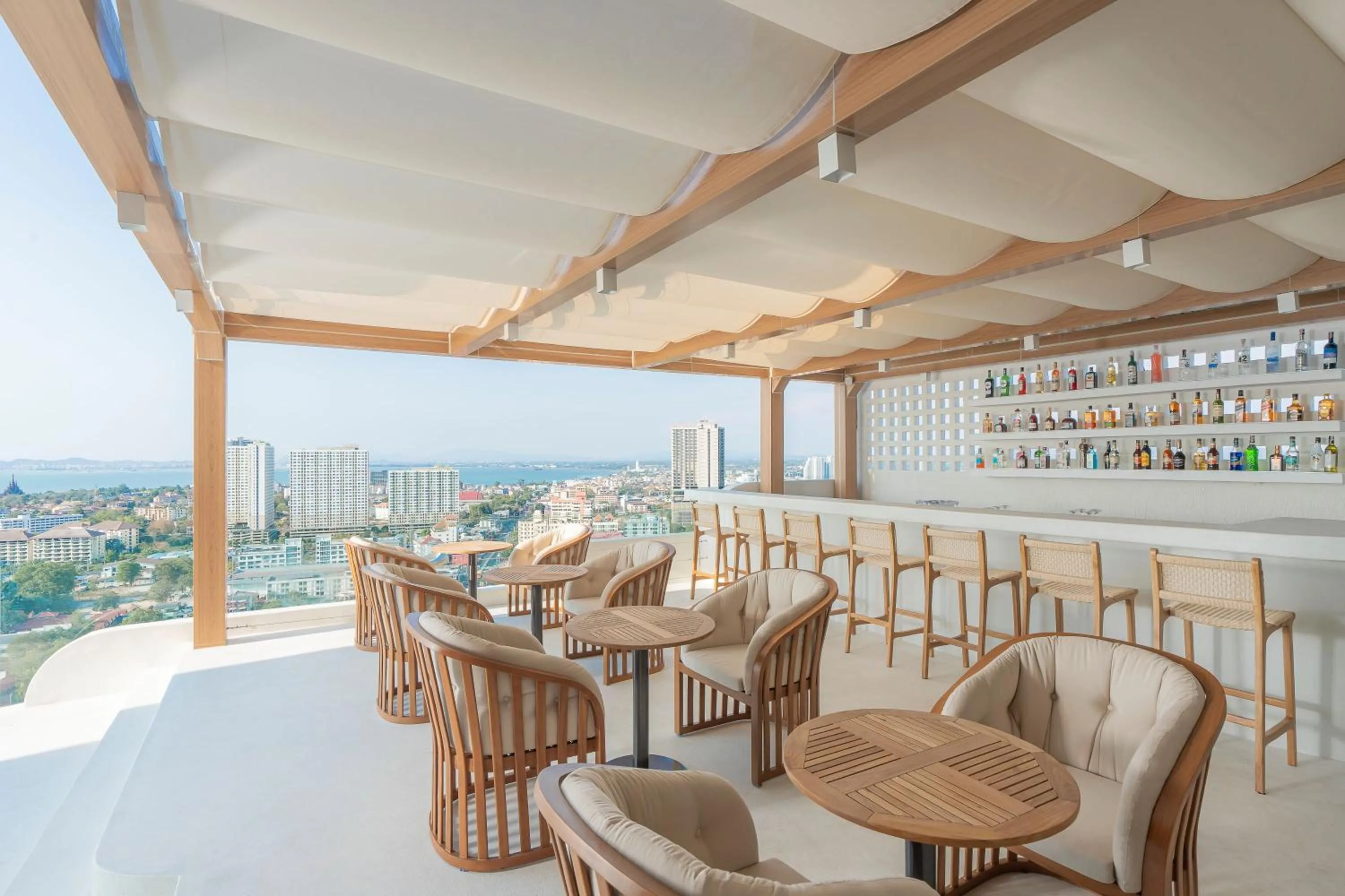 Lounge or bar in Akara Hotel Pattaya