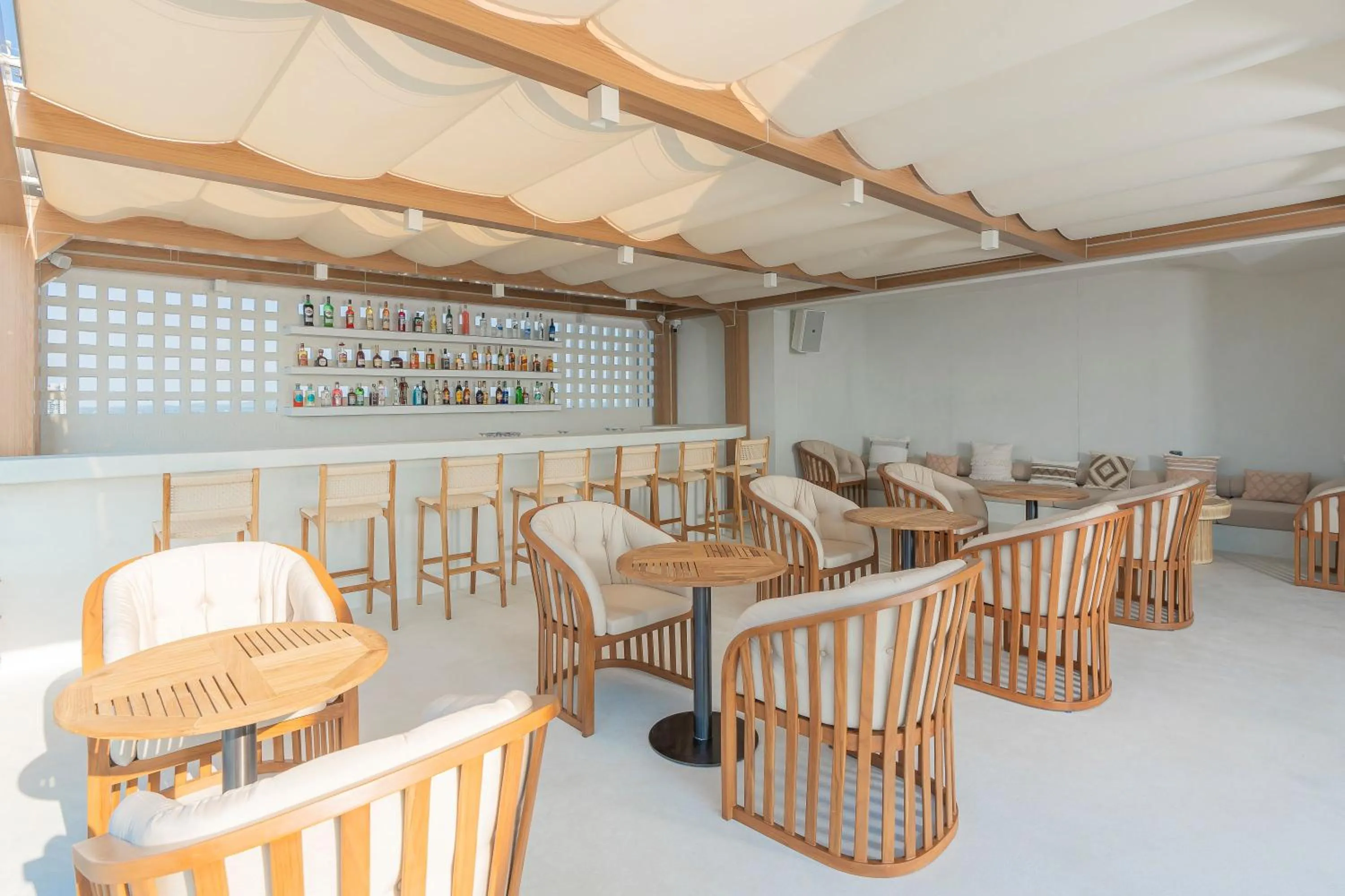 Lounge or bar in Akara Hotel Pattaya