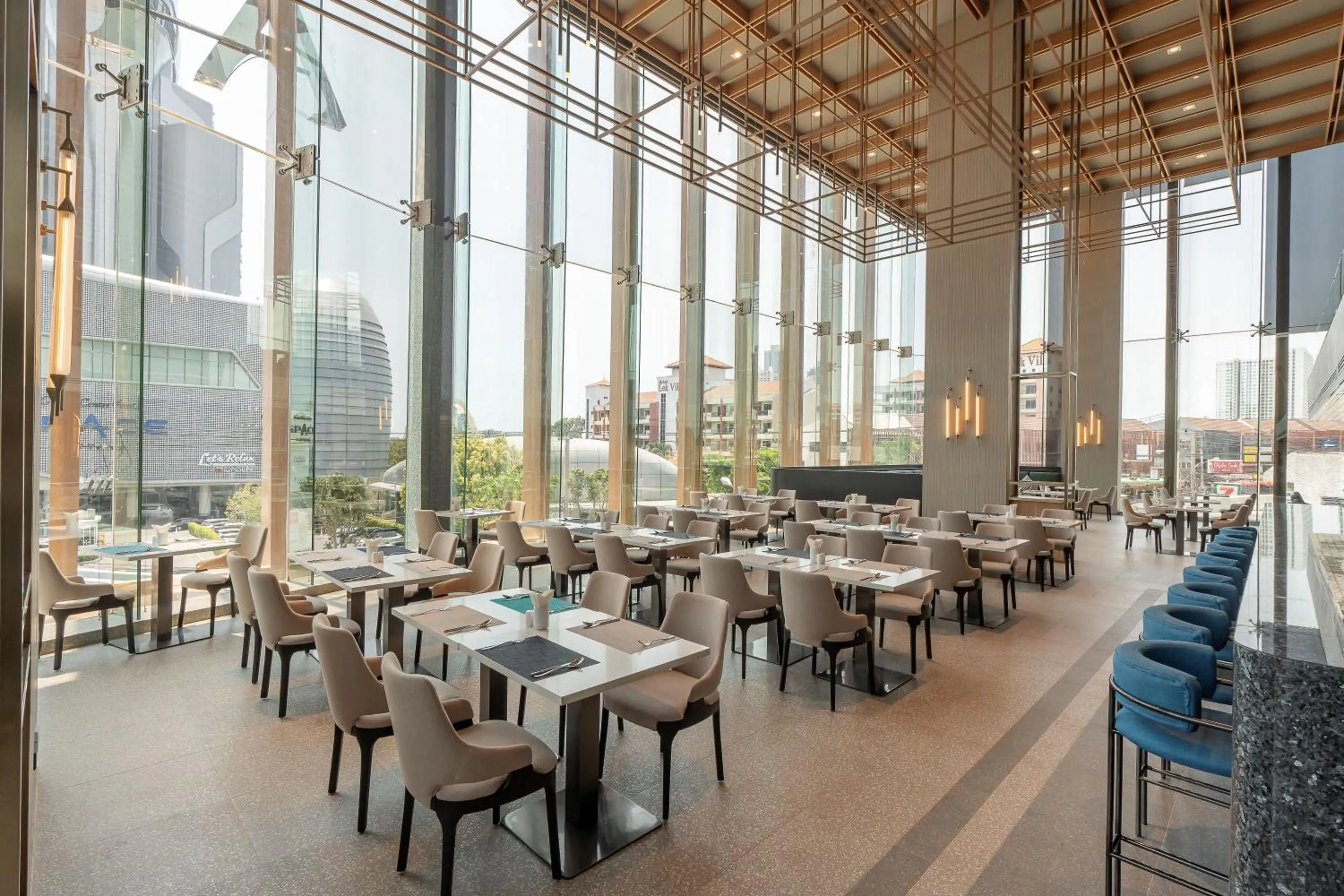 Restaurant/places to eat in Akara Hotel Pattaya