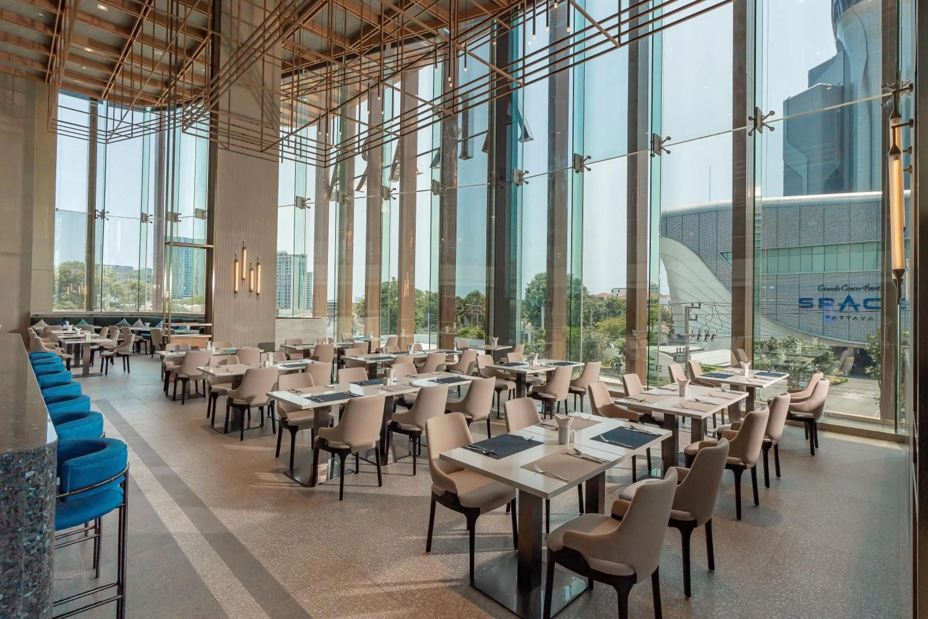 Restaurant/places to eat in Akara Hotel Pattaya