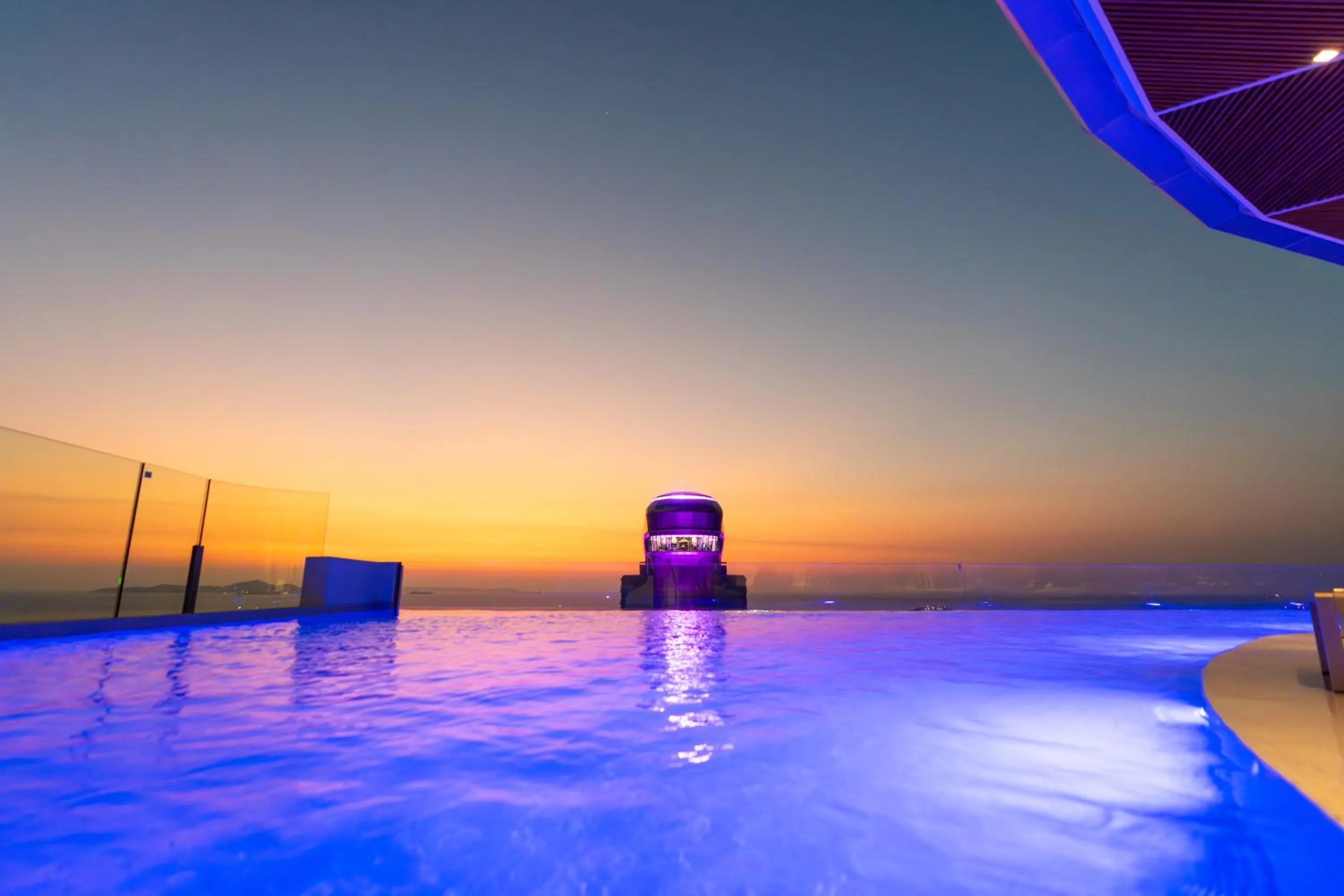 Swimming pool in Akara Hotel Pattaya