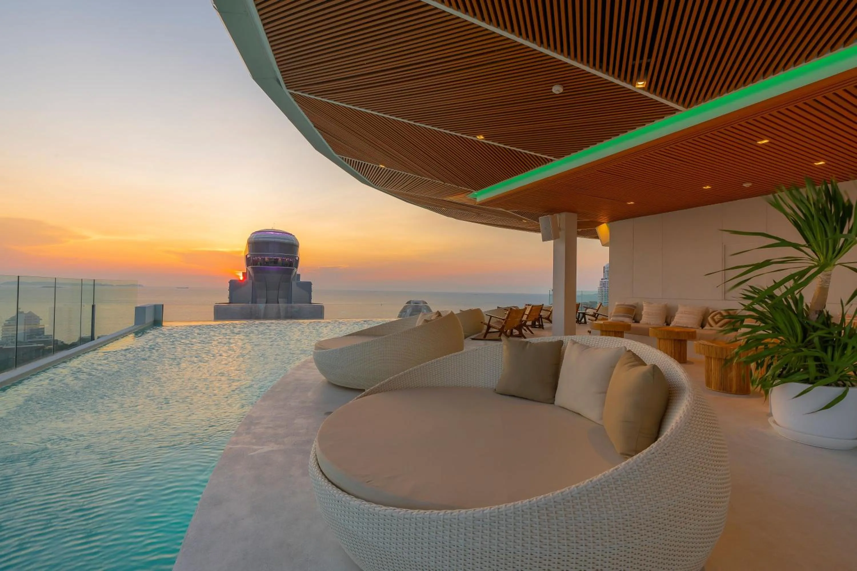 Swimming pool in Akara Hotel Pattaya