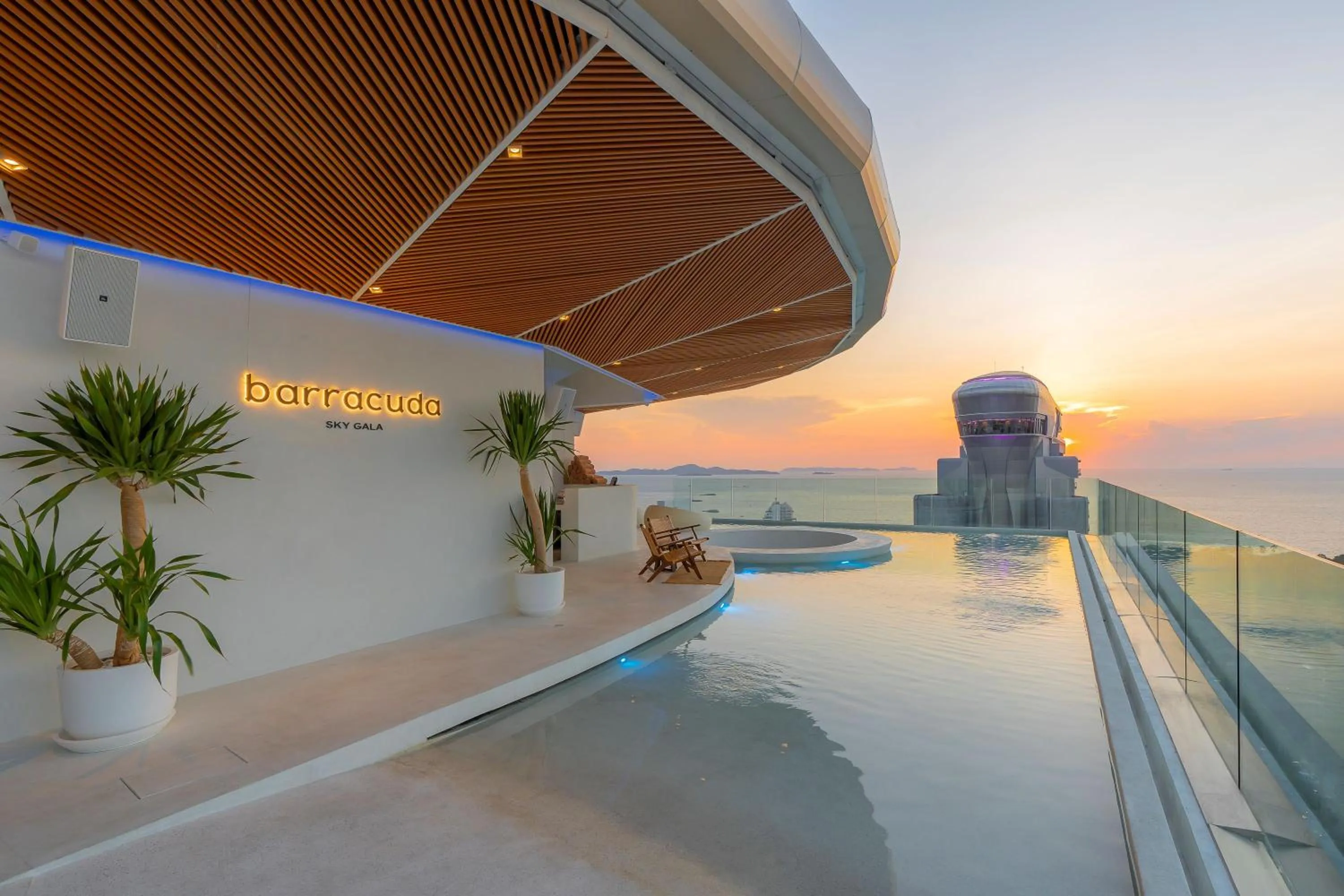 Swimming pool in Akara Hotel Pattaya