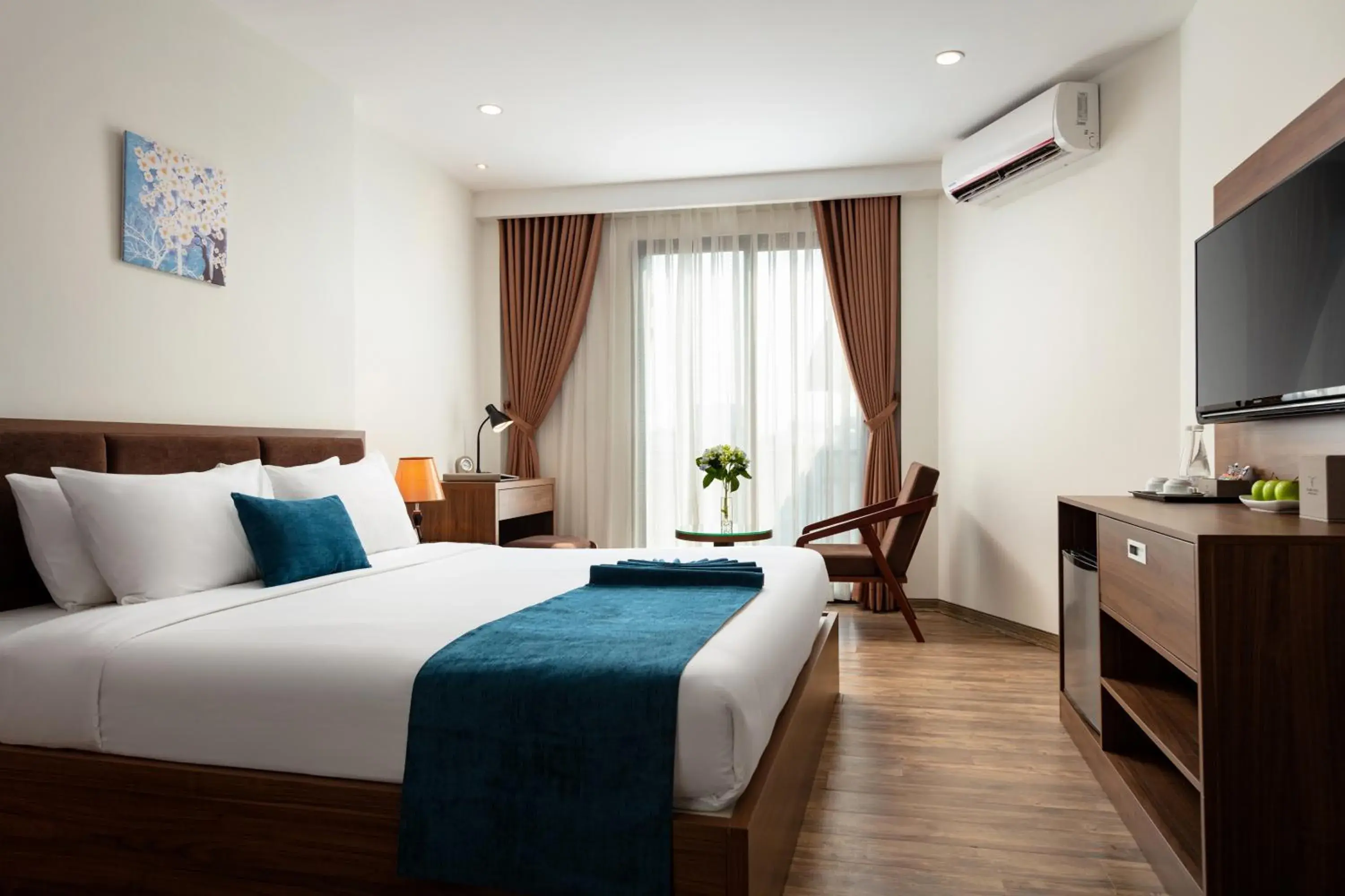 Double Room with Balcony in La Batisse Inn Hotel Hanoi Double Room with Balcony in La Batisse Inn Hotel Hanoi