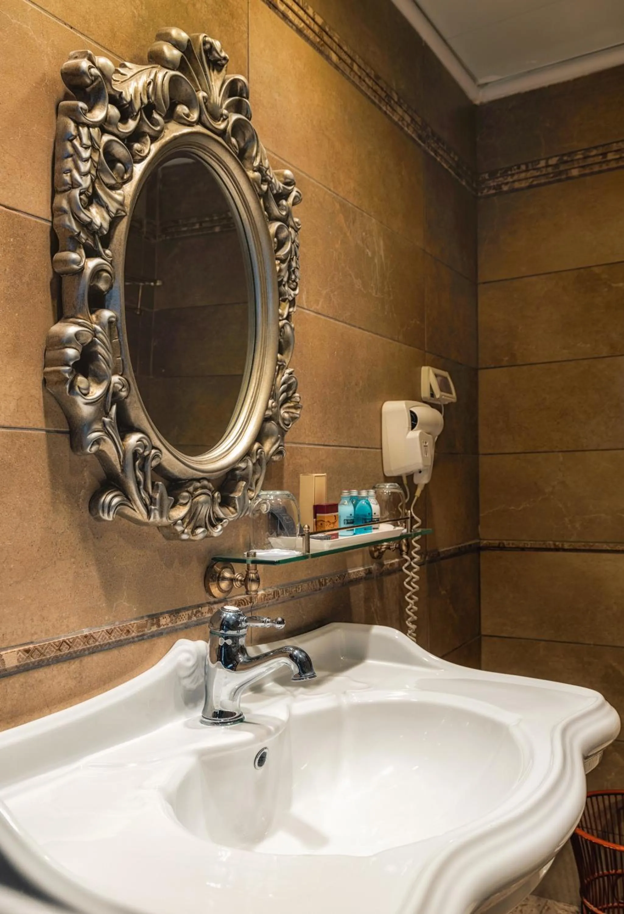 Bathroom in Europa 1917