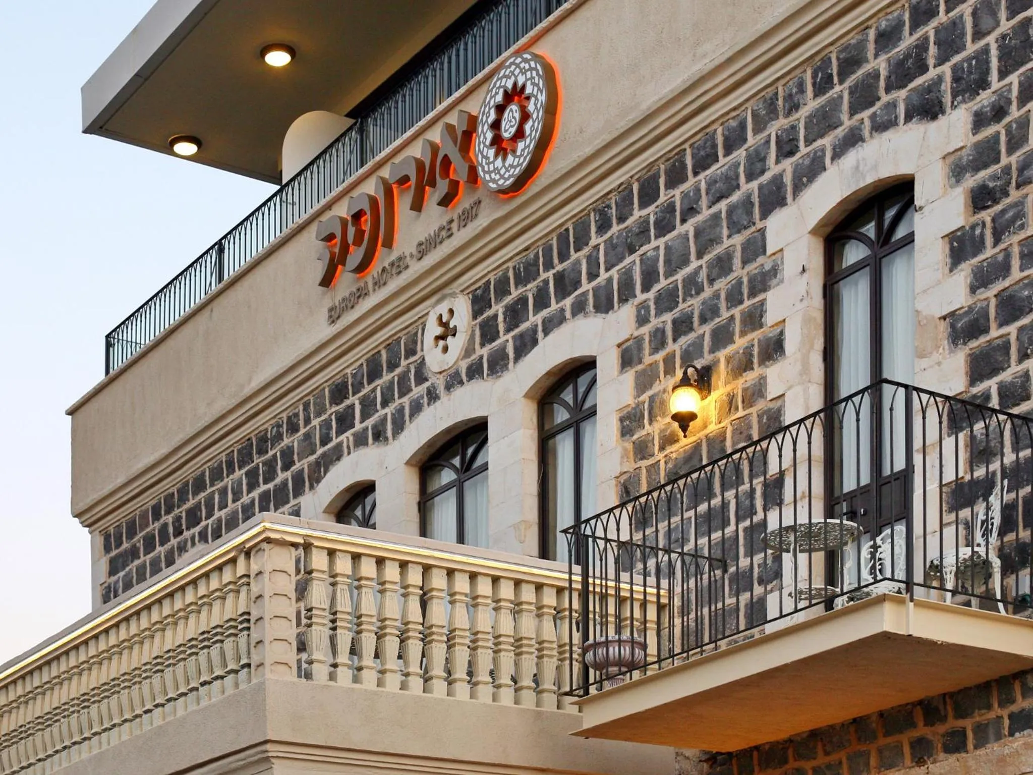 Property logo or sign in Europa 1917