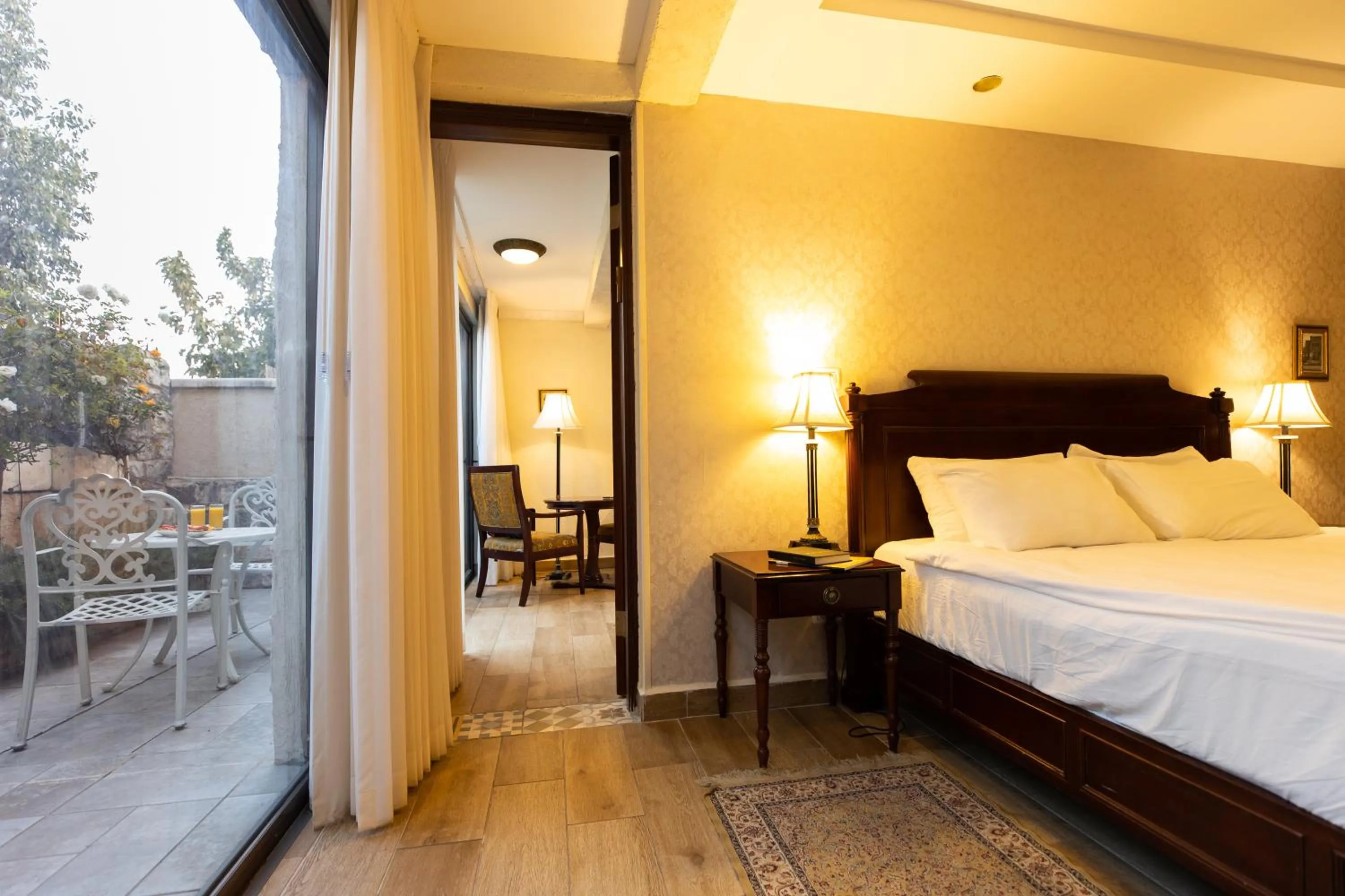 Patio, Bed in Europa 1917