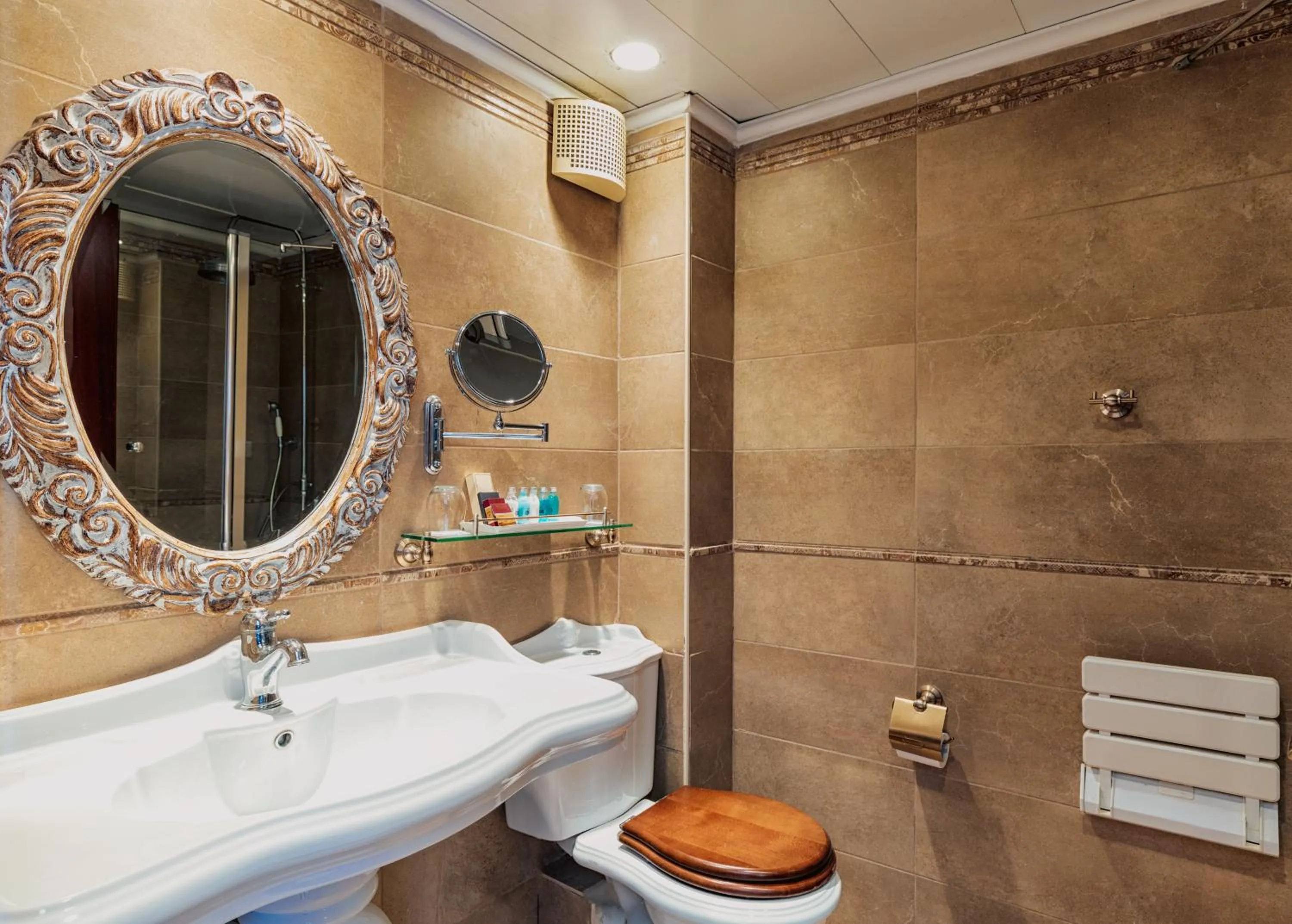 Bathroom in Europa 1917