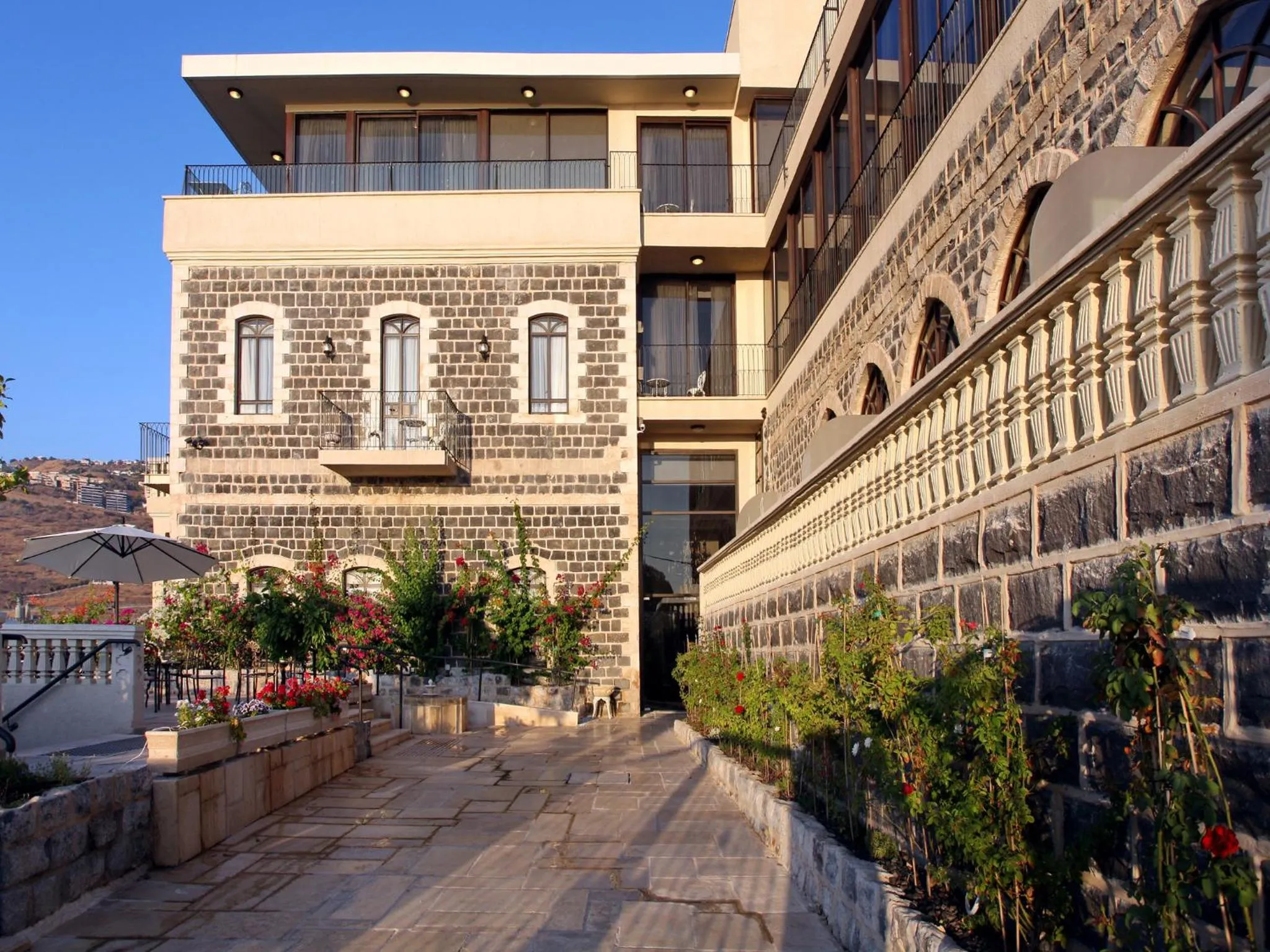 Facade/entrance in Europa 1917